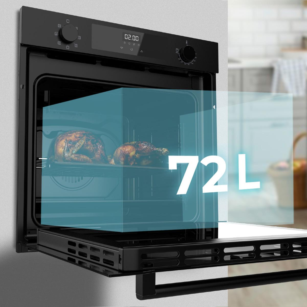 Un horno con la puerta abierta, mostrando dos pollos asados y el volumen de 72L.