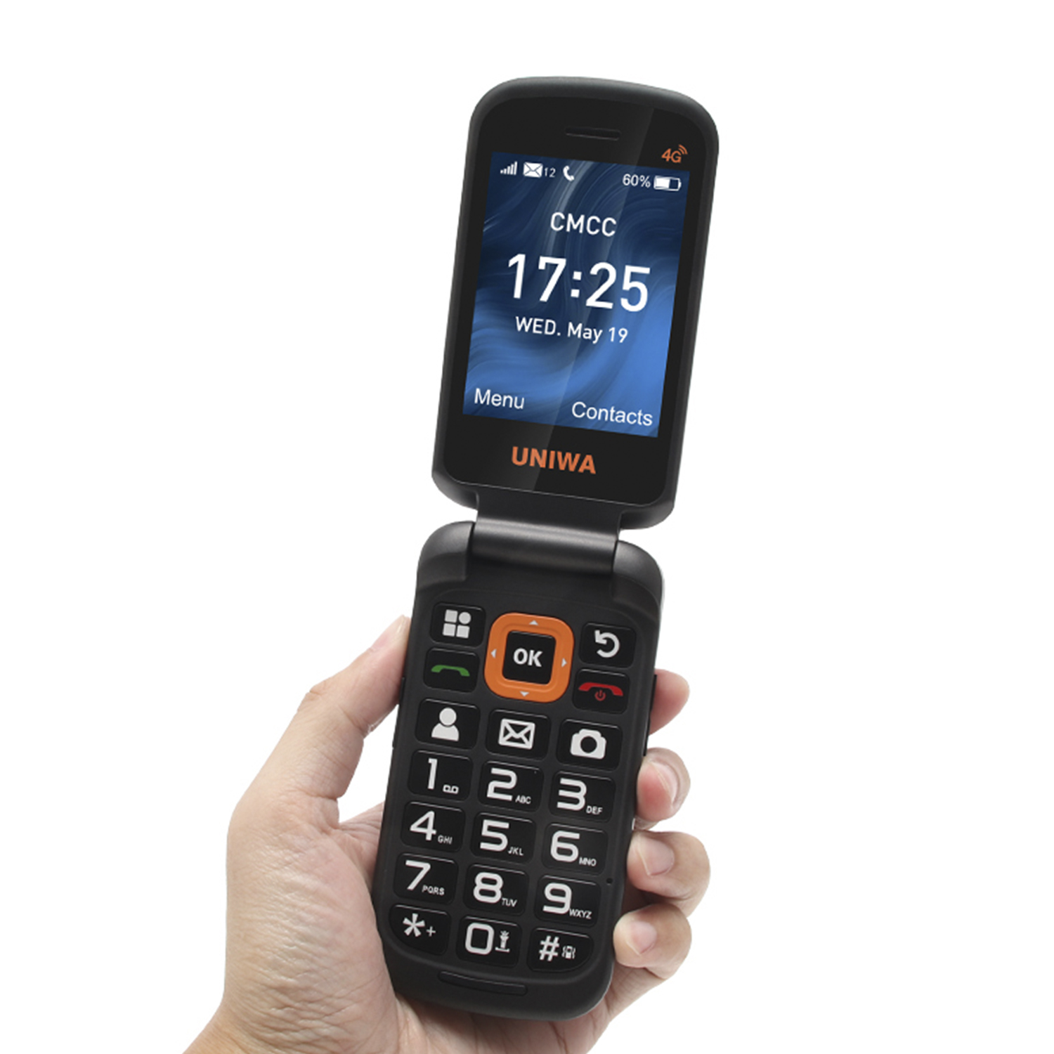 Teléfono plegable abierto en la mano. Muestra hora y fecha.