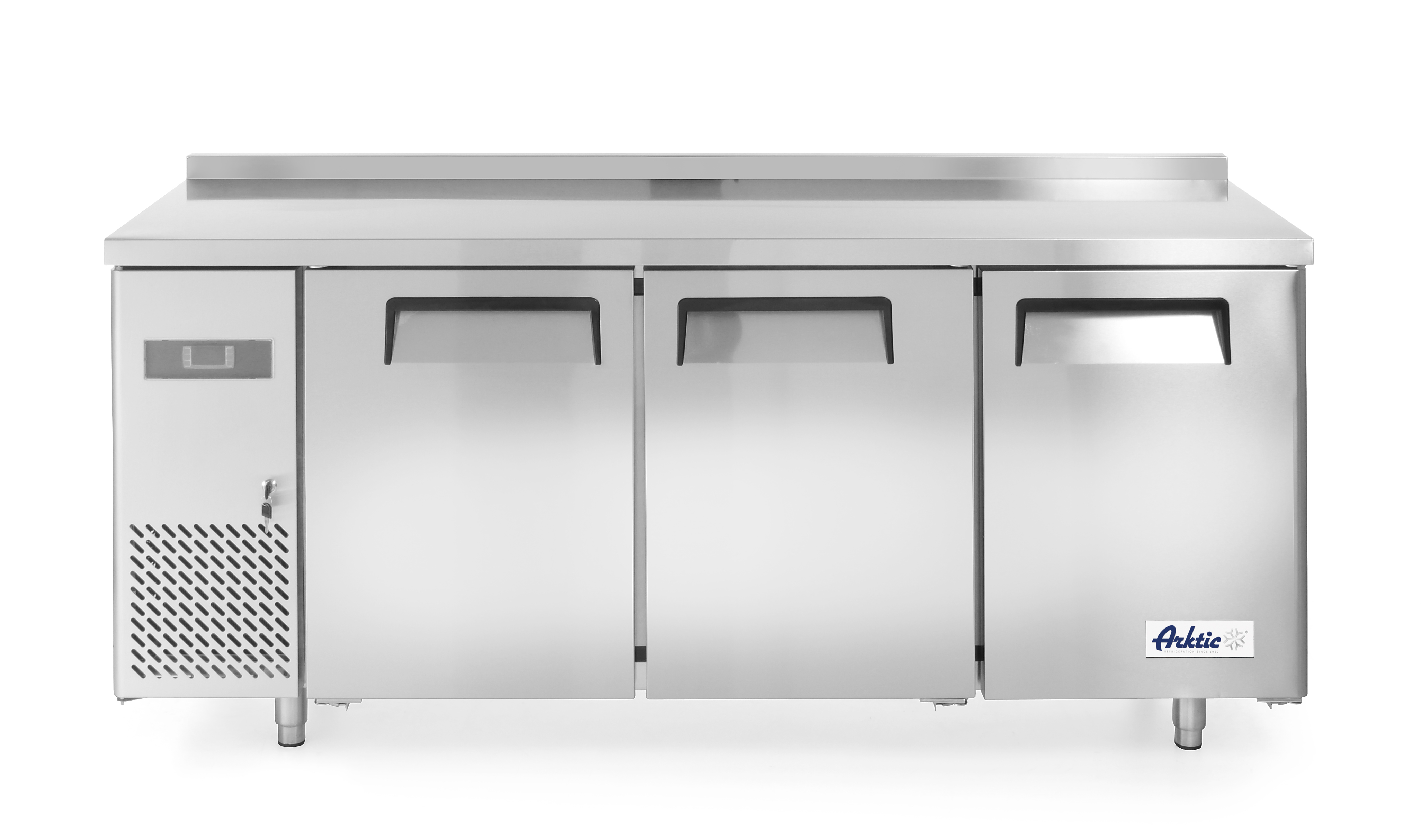 Gewerblicher Kühlschrank aus Edelstahl mit drei Türen. Hat einen kleinen Kompressor links.