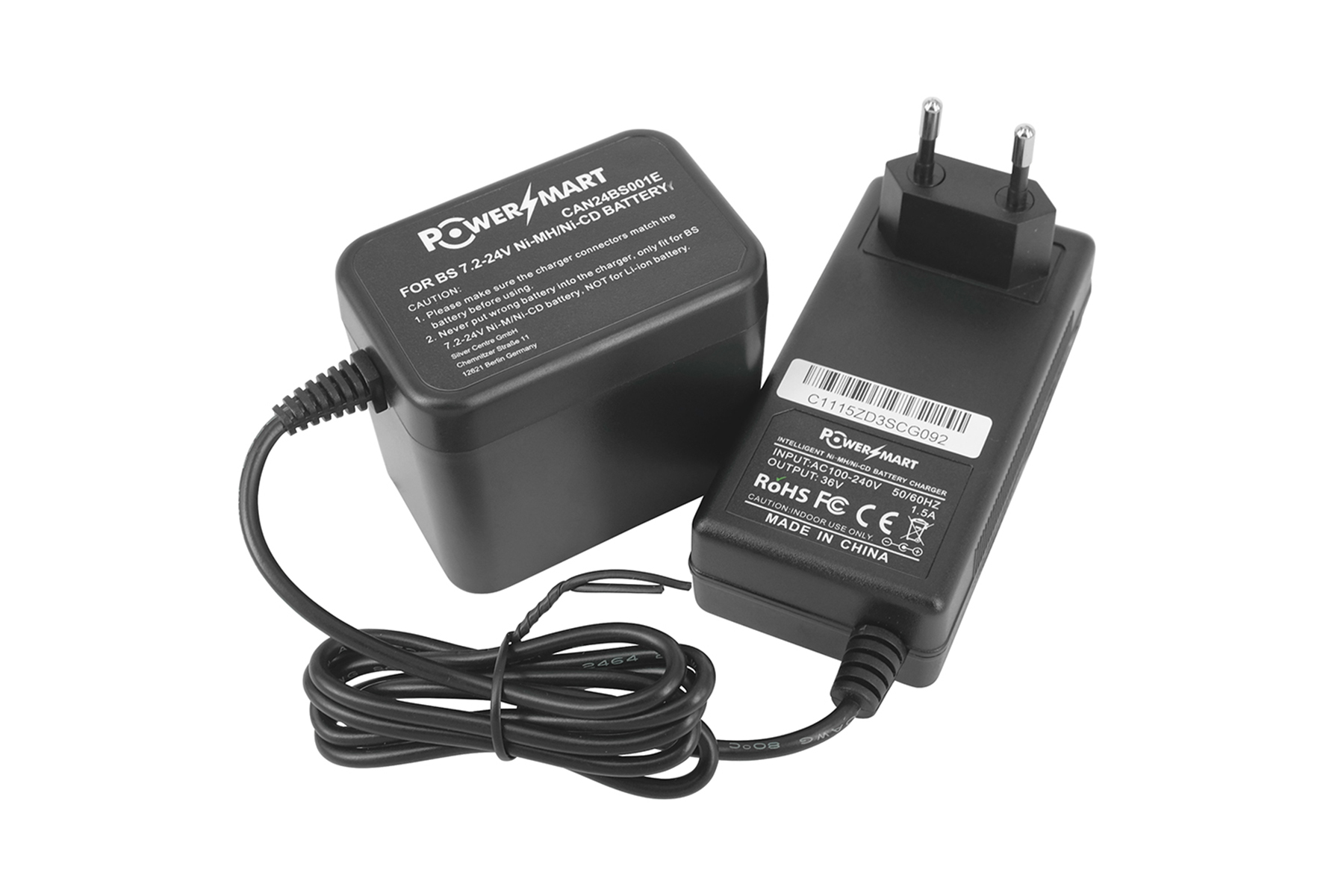 Schwarzes Netzteil und Ladegerät mit Kabel, isoliert auf Weiß.