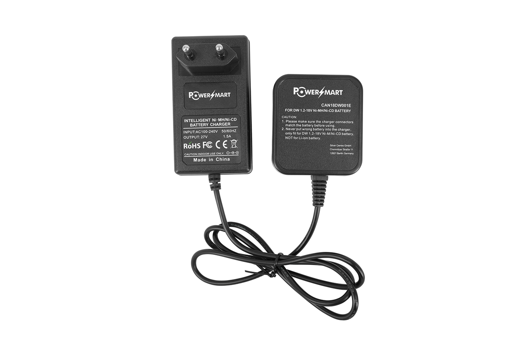 Zwei schwarze Batterieladegeräte, verbunden mit einem schwarzen Kabel. Text zeigt Leistungsinformationen.