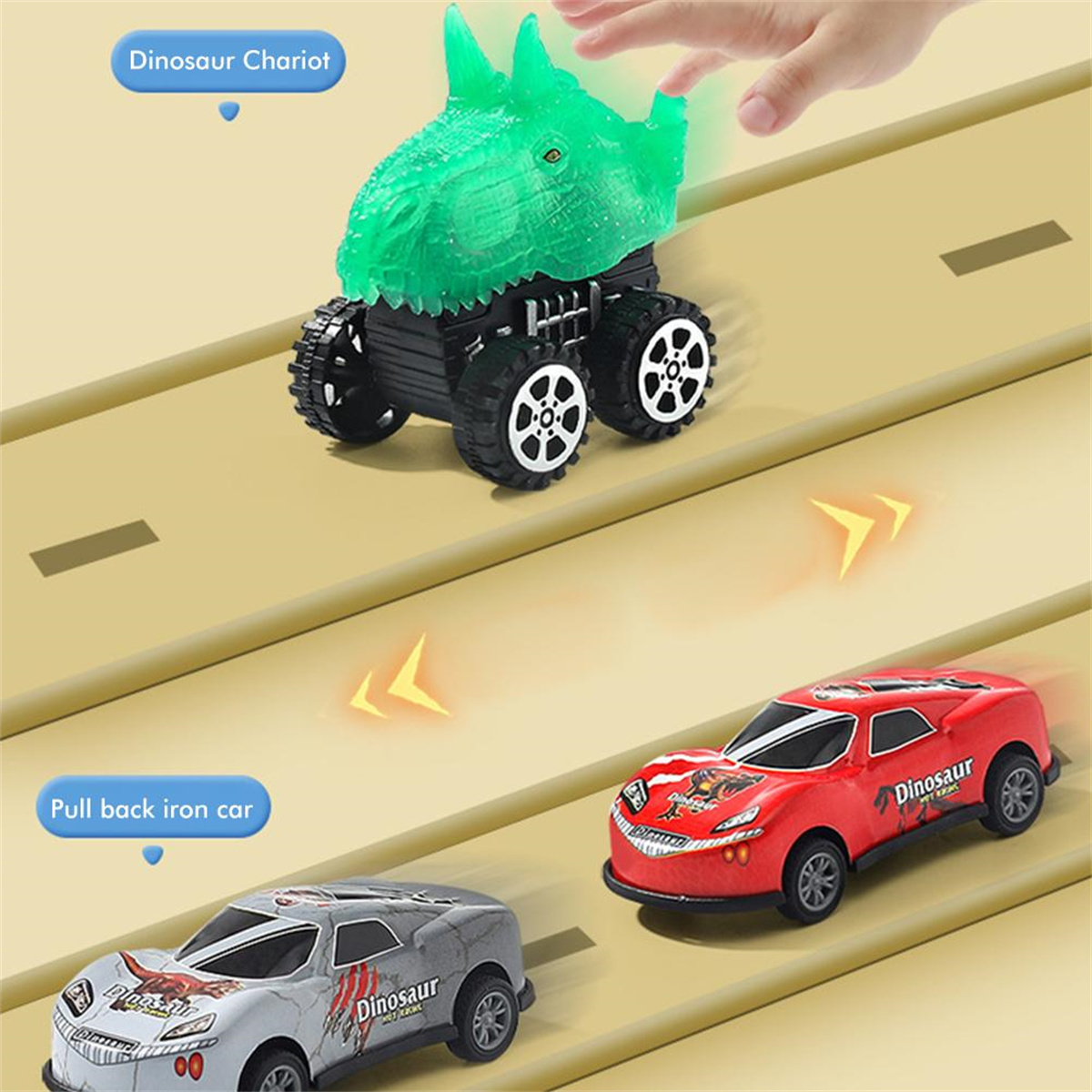 Spielzeugautos auf einer Strecke. Ein grünes Dinosaurierauto und zwei Rückziehautos.