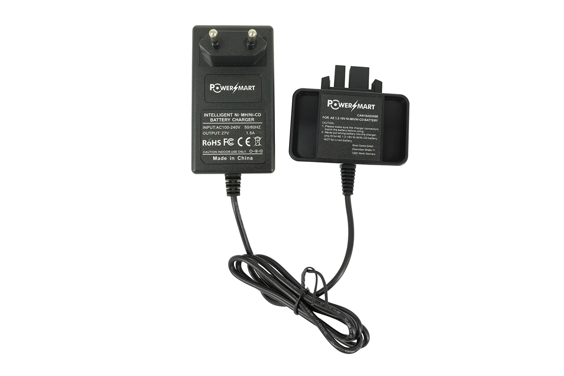 Ein schwarzes PowerMart-Ladegerät mit Stecker und Kabel neben einer Batterieladeeinheit.