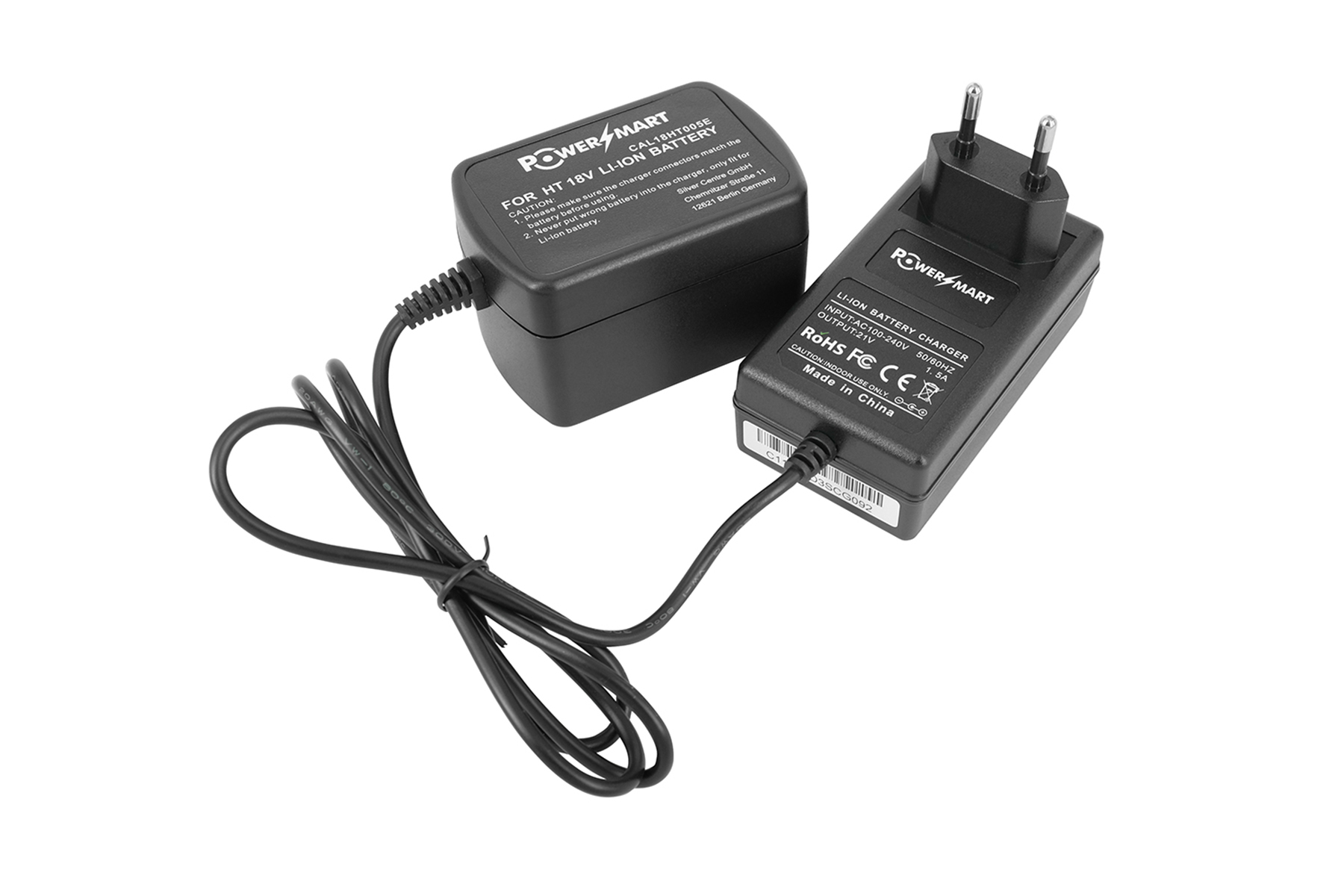 Schwarzes Netzteil mit zwei Teilen und einem Kabel, isoliert auf weißem Hintergrund.