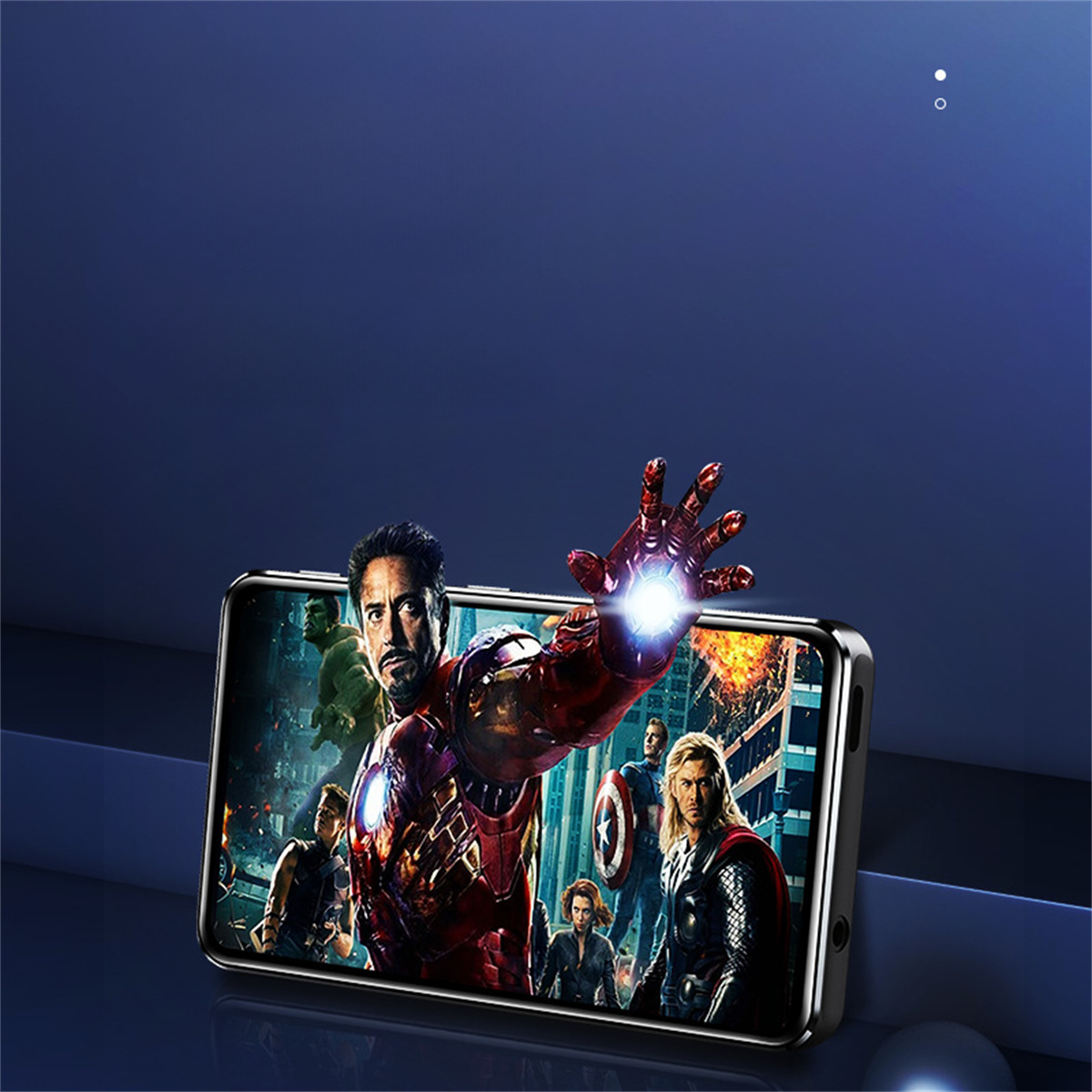 Ein Telefon, das ein Iron Man-Bild zeigt. Die Hand von Iron Man kommt aus dem Telefon.