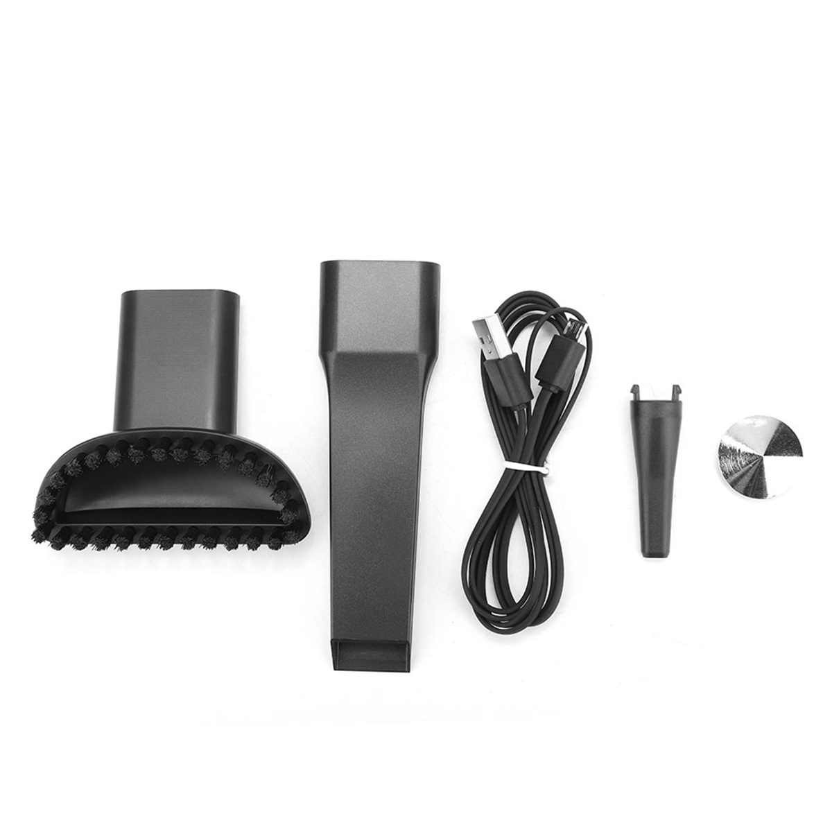 Schwarzes Staubsaugerzubehör, einschließlich Bürsten, Düsen und einem Ladekabel.