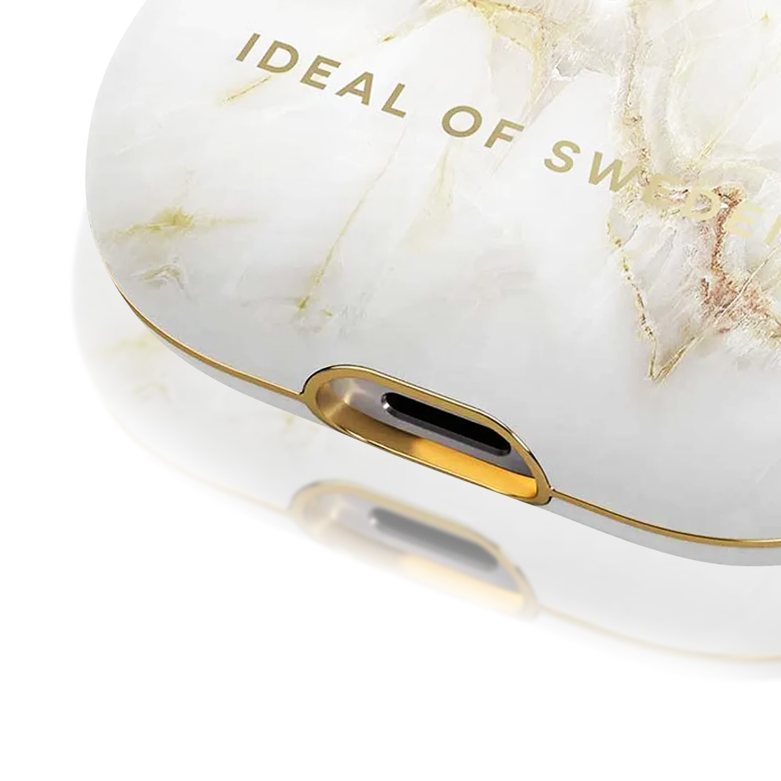 Nahaufnahme einer weißen Handyhülle mit goldenem Rand und den Worten 'IDEAL OF SWEDEN'.