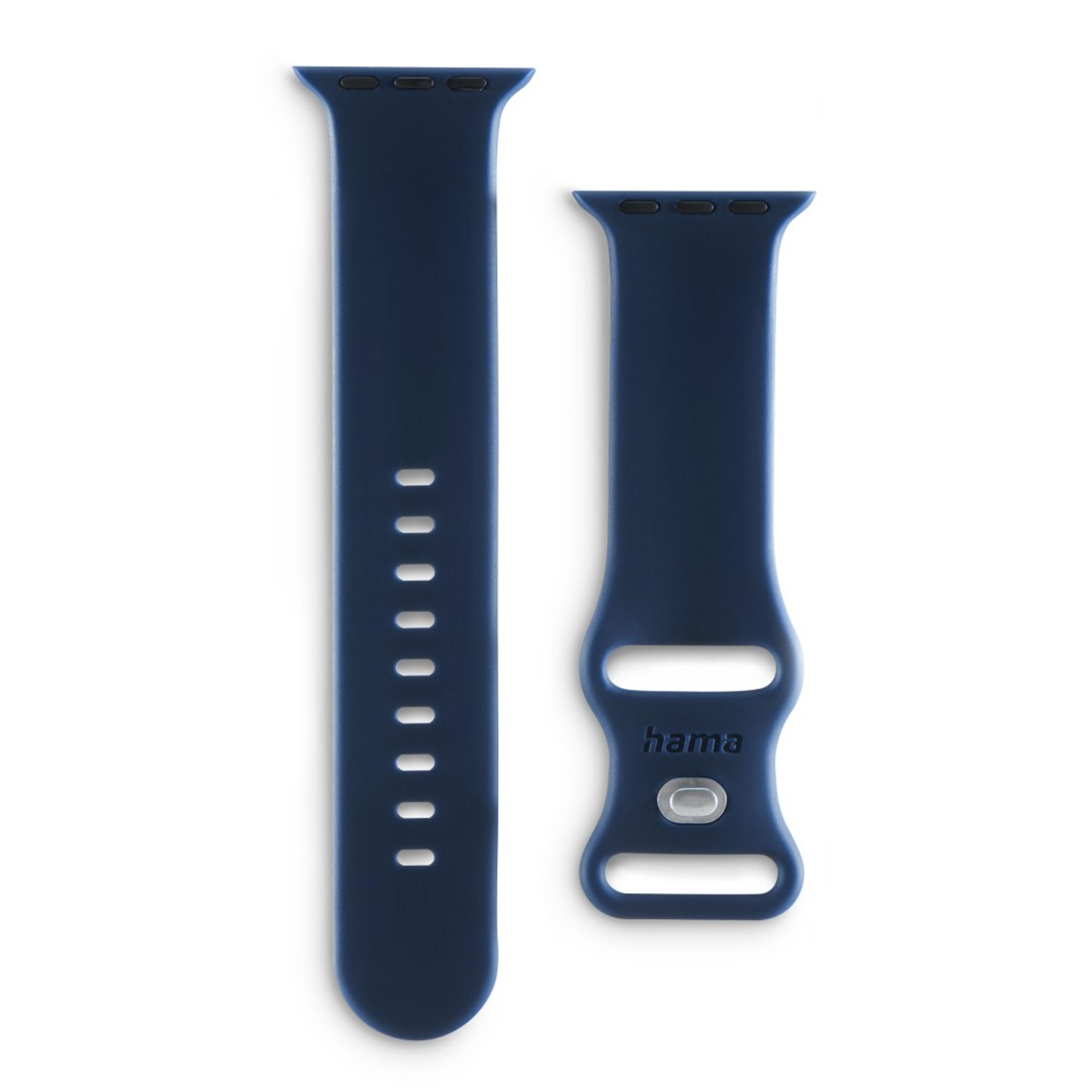 Vengono mostrati due cinturini blu navy, uno con fori e uno con chiusura, presentati su uno sfondo bianco.