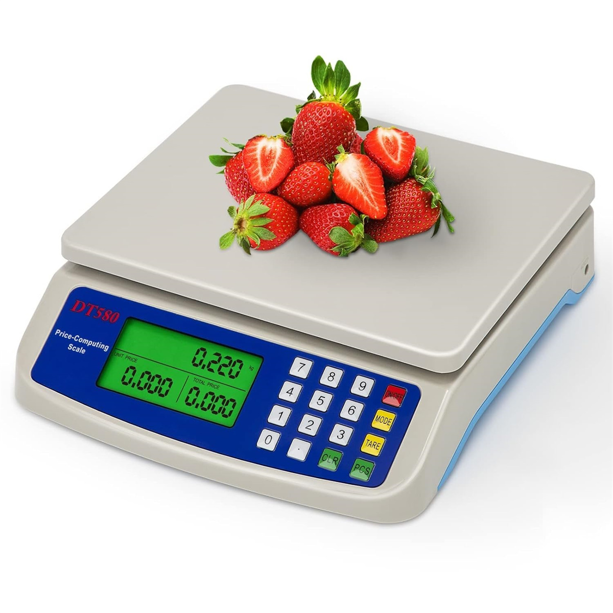 Eine digitale Preisberechnungswaage mit Erdbeeren darauf, die eine Anzeige mit Gewicht und Preis zeigt.