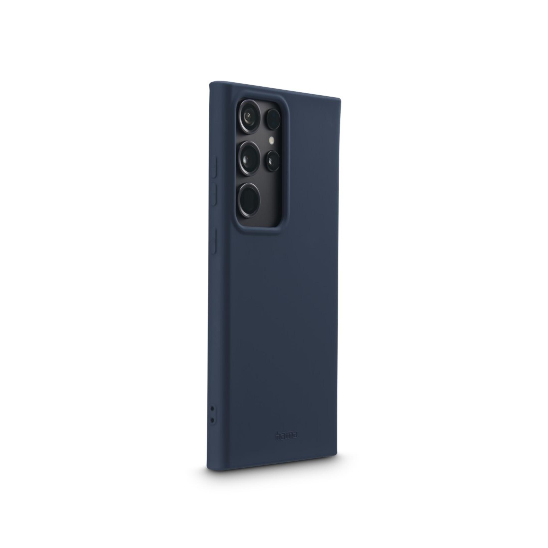 Coque de téléphone bleu foncé avec plusieurs lentilles de caméra et petite marque. Montre l'arrière.