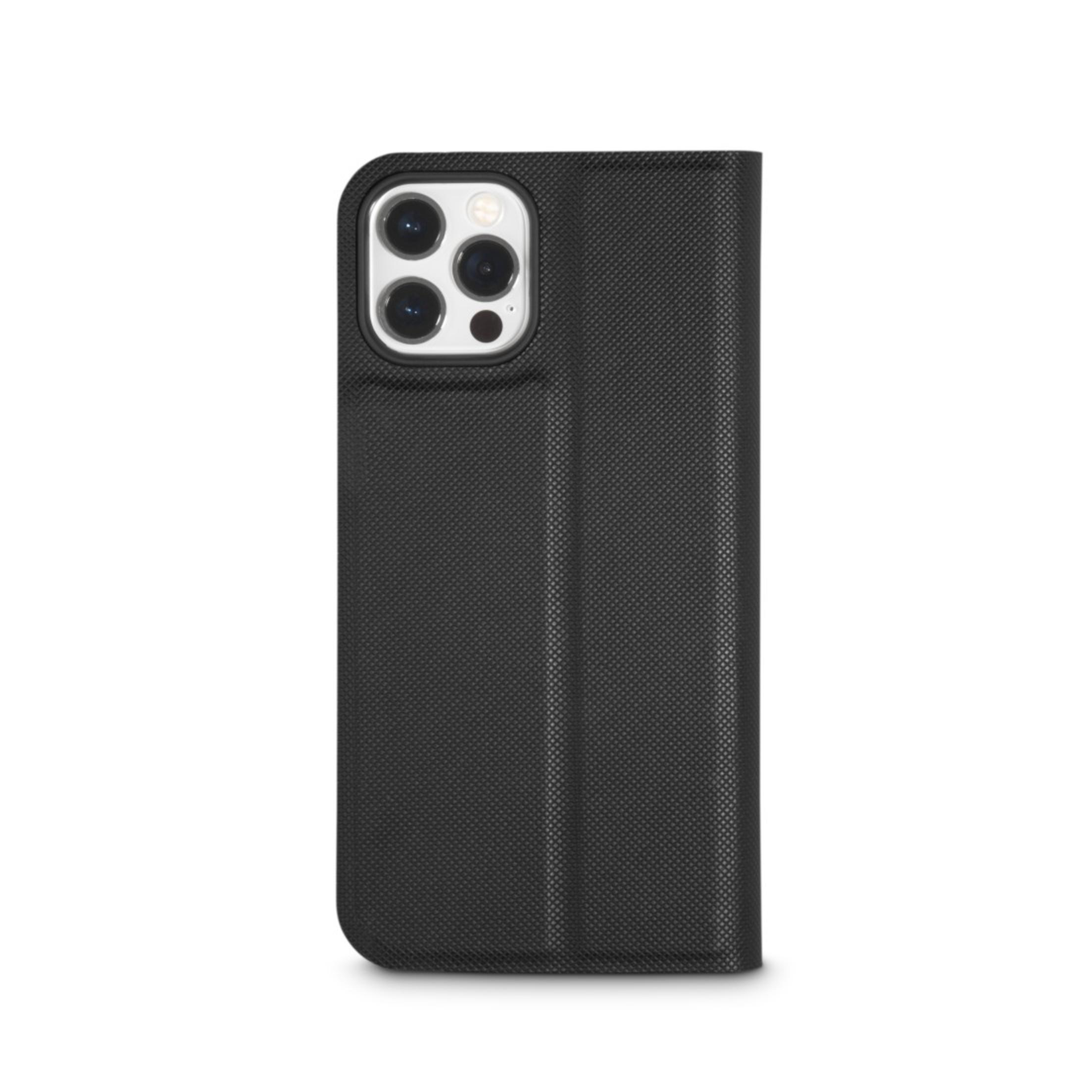 Custodia nera per telefono con ritagli per fotocamera. È chiusa e ha una superficie strutturata. Sfondo bianco.