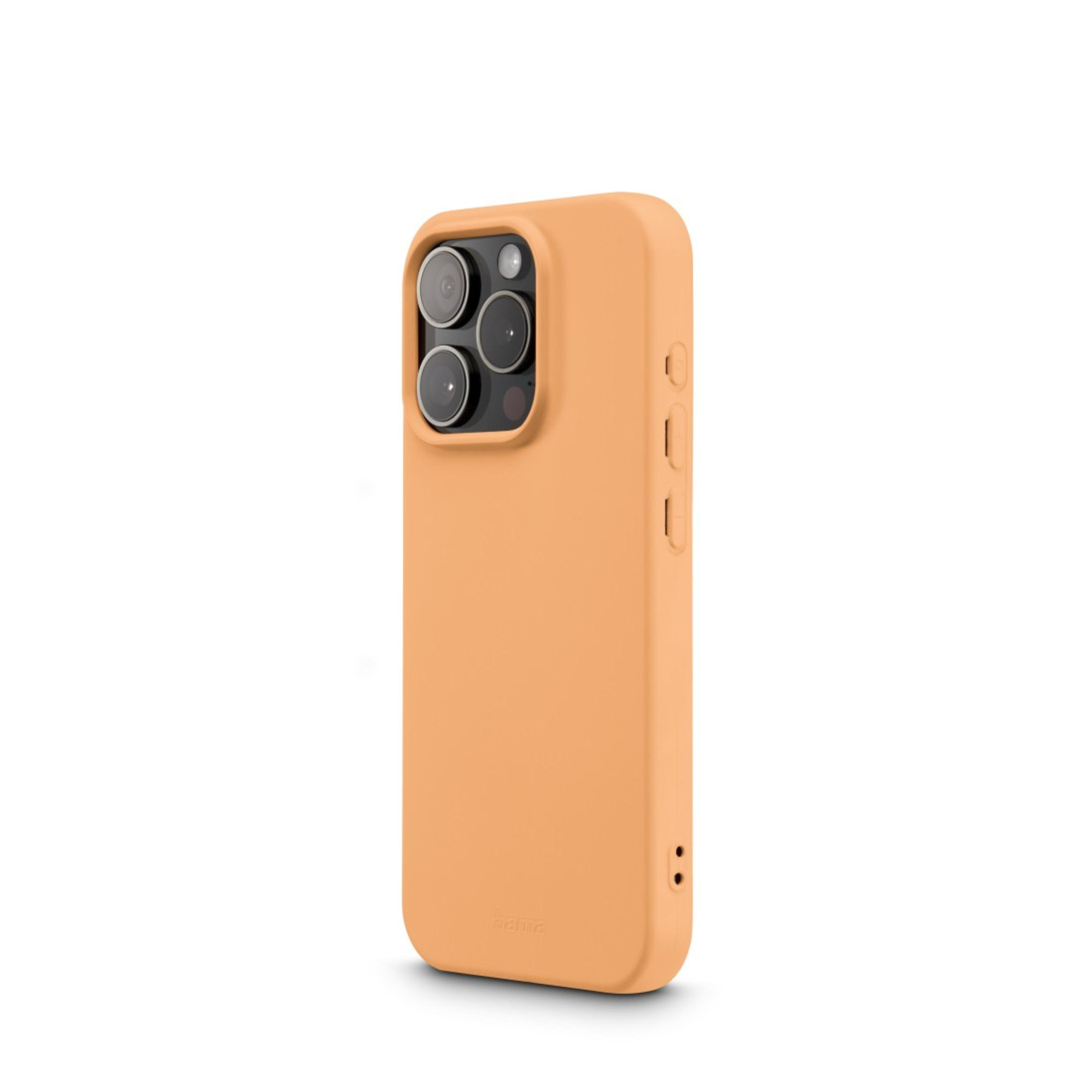 Un étui de téléphone orange avec découpes pour caméra et boutons sur fond blanc.
