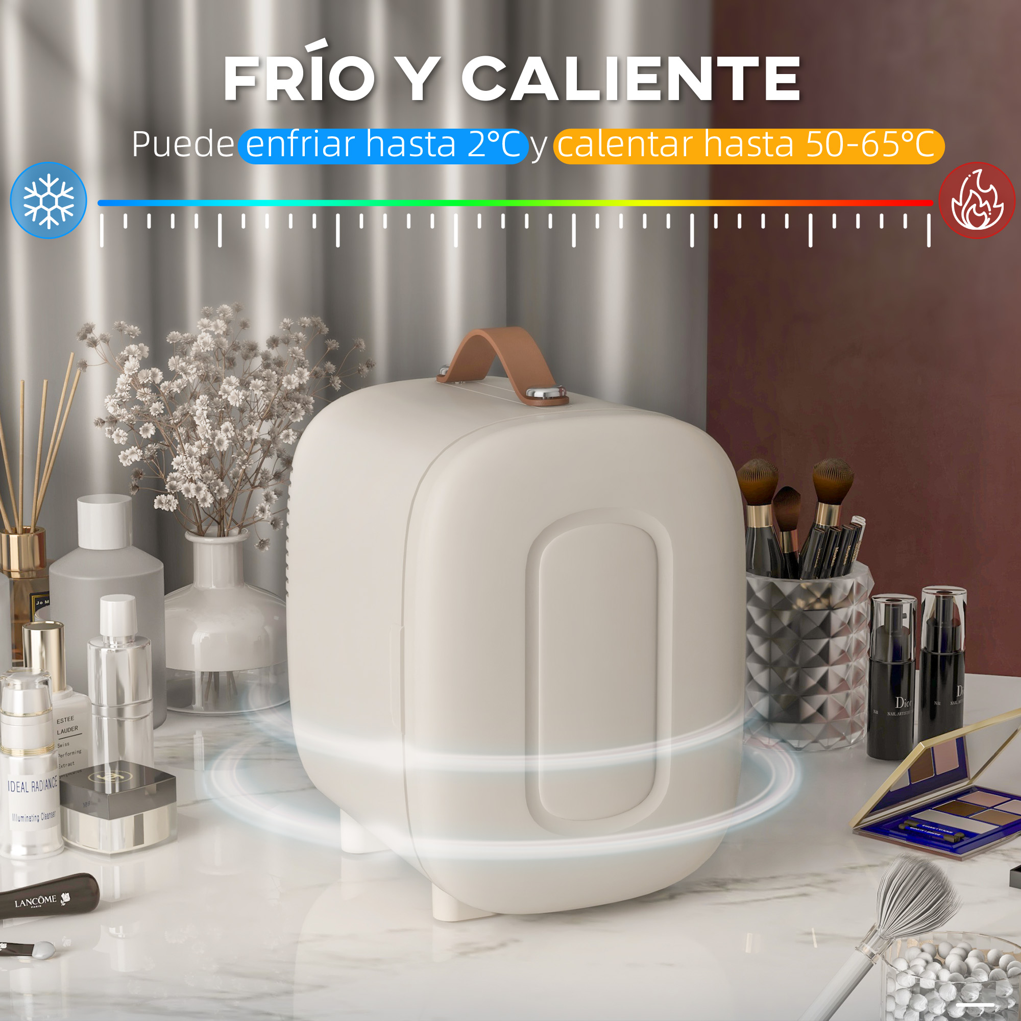 Una pequeña nevera blanca con asa marrón, rodeada de cosméticos. Puede enfriar a 2°C y calentar a 50-65°C.
