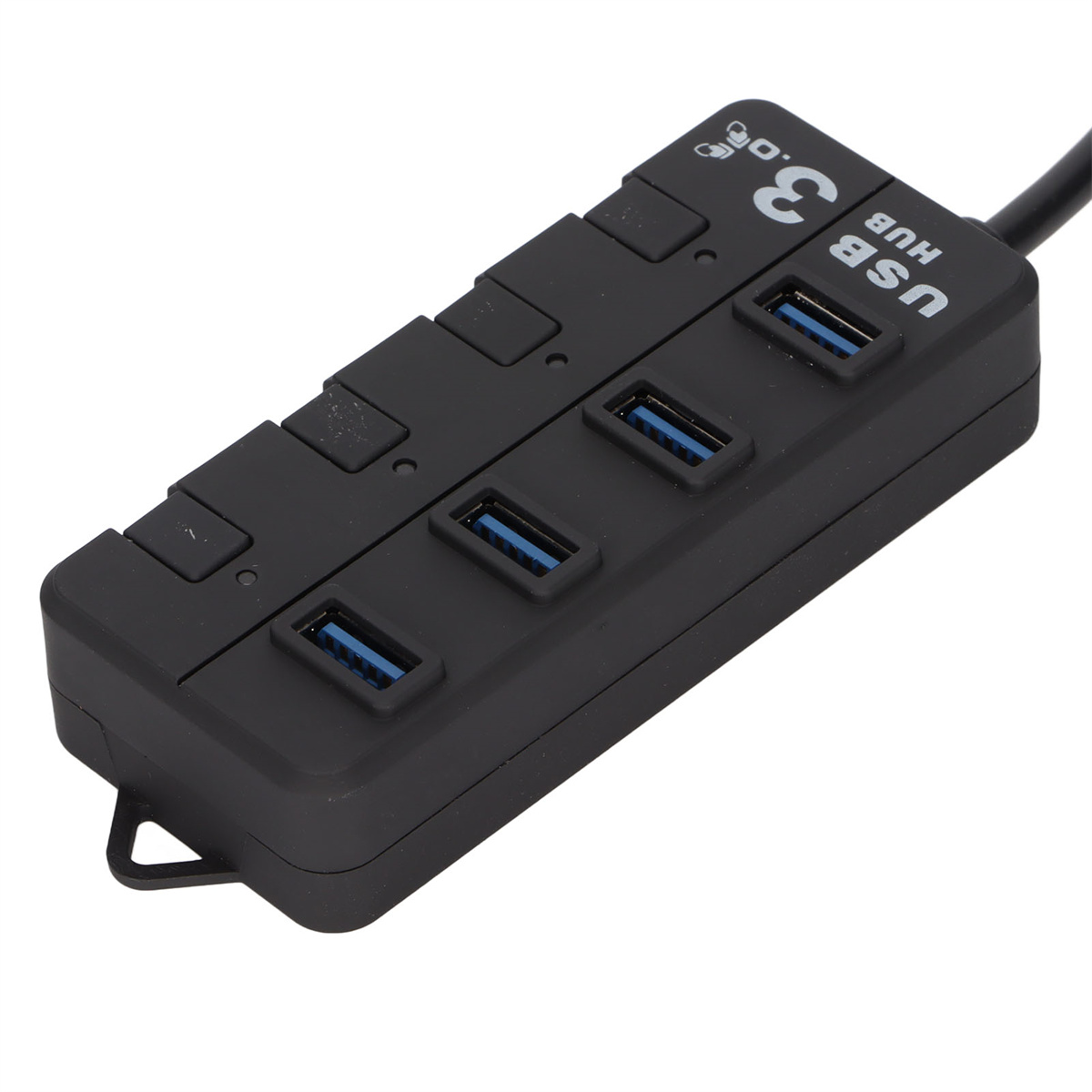 Ein schwarzer USB 3.0 Hub mit vier USB-Anschlüssen, einem schwarzen Kabel und weißem Hintergrund.