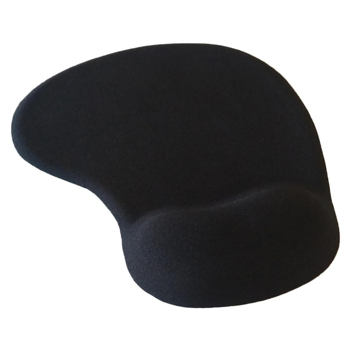 Schwarzes ergonomisches Mousepad. Weißer Hintergrund. Hat eine Handballenauflage und eine gebogene Form.