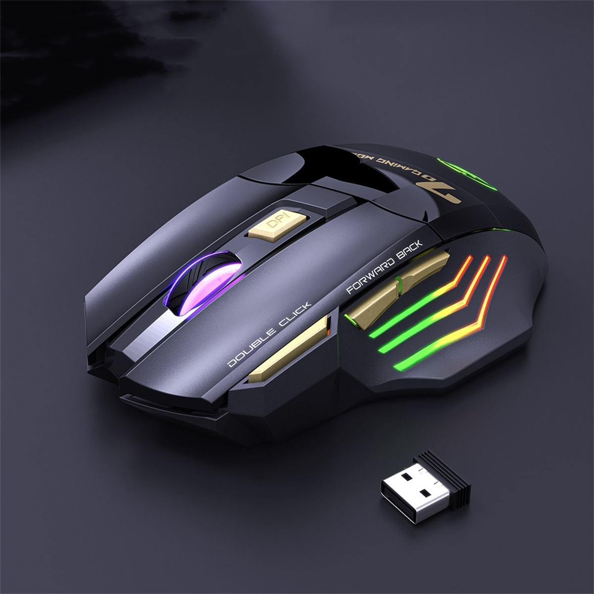 Eine schwarze Gaming-Maus mit Lichtern. Sie hat Tasten und einen USB-Empfänger. Der Hintergrund ist dunkel.