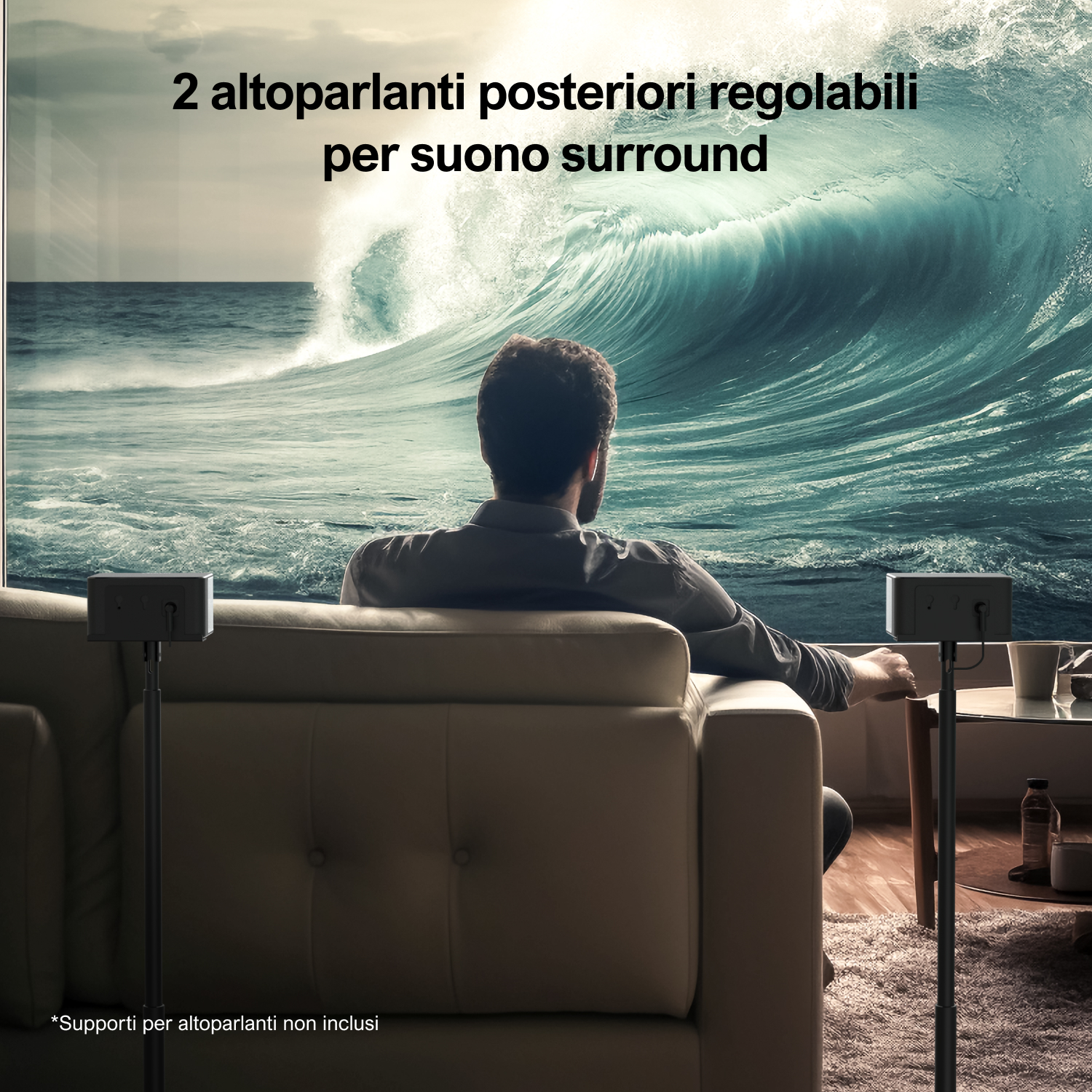 Uomo sul divano guarda onda in TV. Due altoparlanti su supporti.