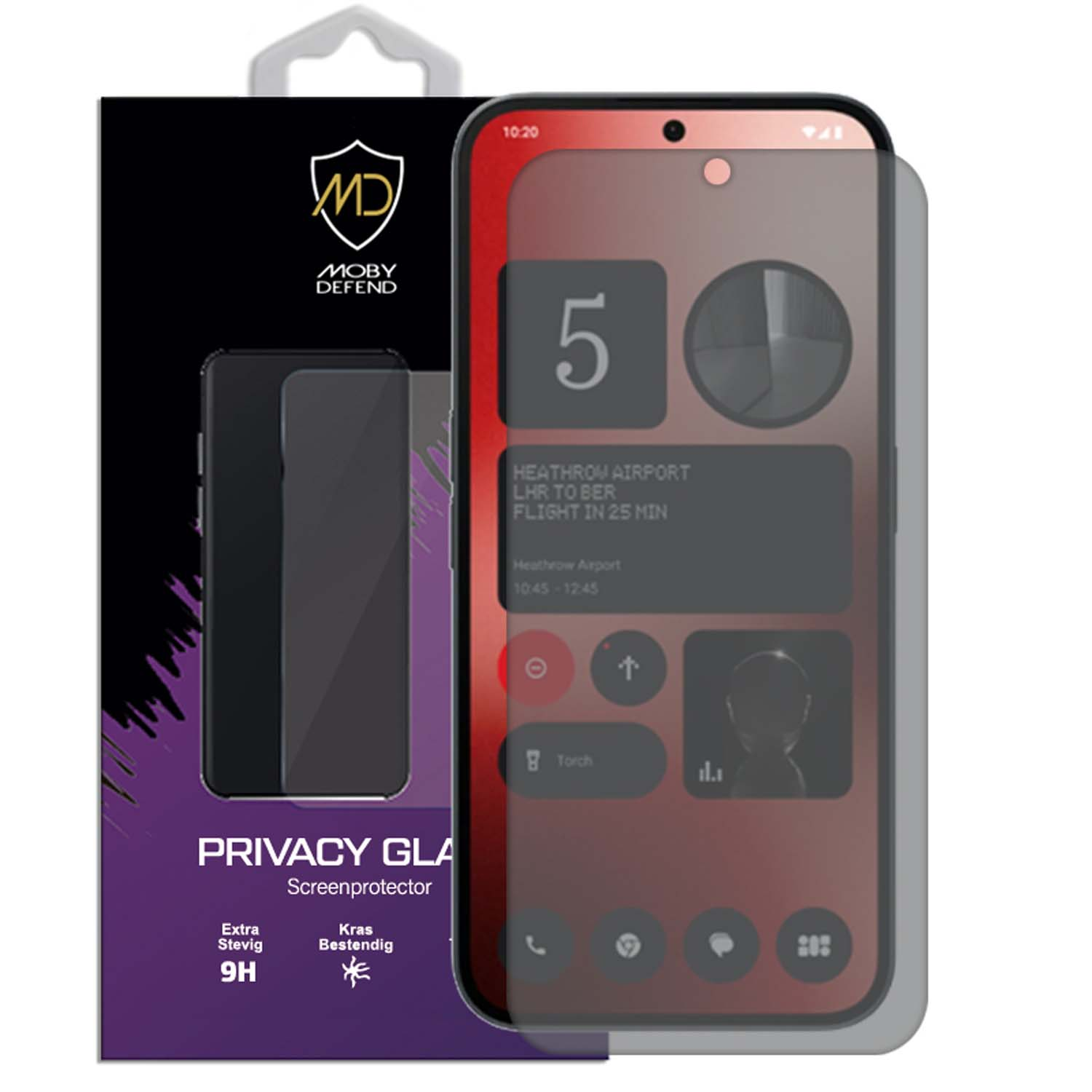 Telefoonschermbeschermer verpakking met telefoon en beschermer. Telefoon toont tijd en luchthaveninfo. De beschermer is privacyglas.