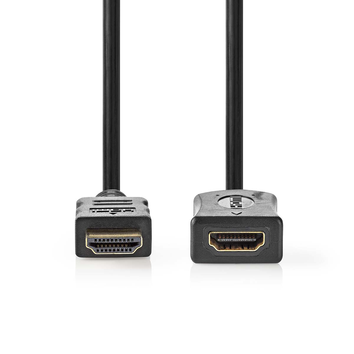 Twee zwarte HDMI-kabels met connectoren, één aan elk uiteinde, tegen een witte achtergrond.