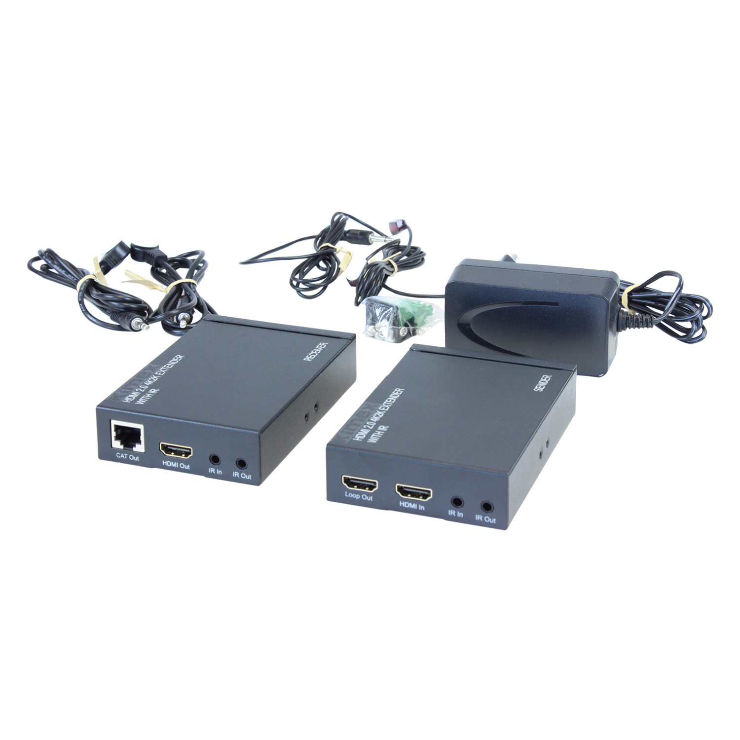 Conjunto de extensor HDMI con dos cajas negras, cables y adaptador de corriente, sobre fondo blanco.
