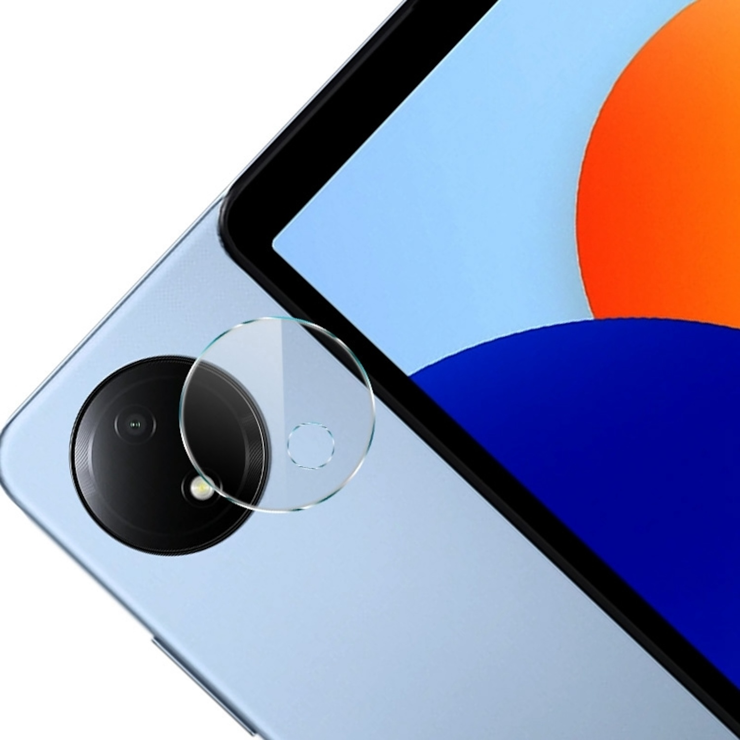Nahaufnahme einer hellblauen Telefonrückseite mit Kameralinsen und einem klaren Displayschutz.