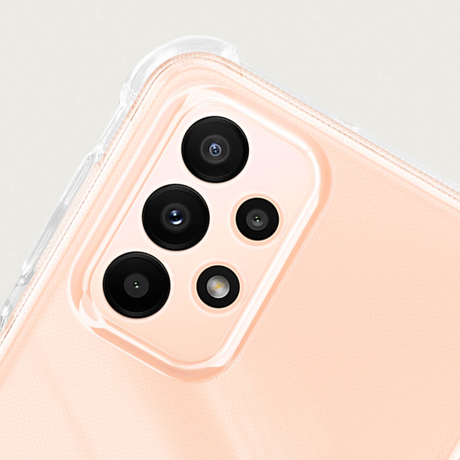 Primo piano del modulo fotocamera di un telefono su un retro rosa. Diverse lenti visibili.