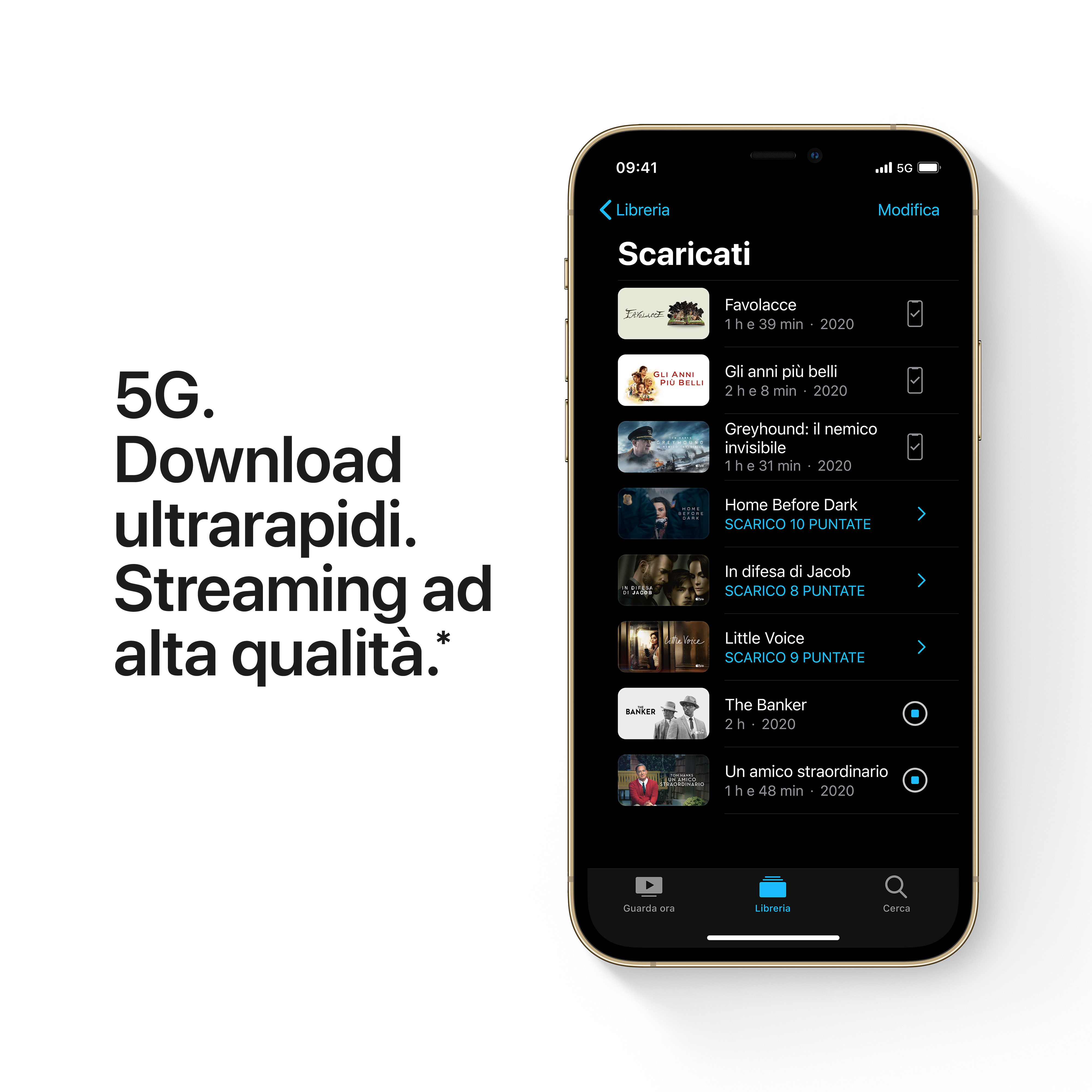 Telefon wyświetlający aplikację do streamingu z pobranymi filmami. Tekst zawiera '5G', 'Download ultrarapidi'.