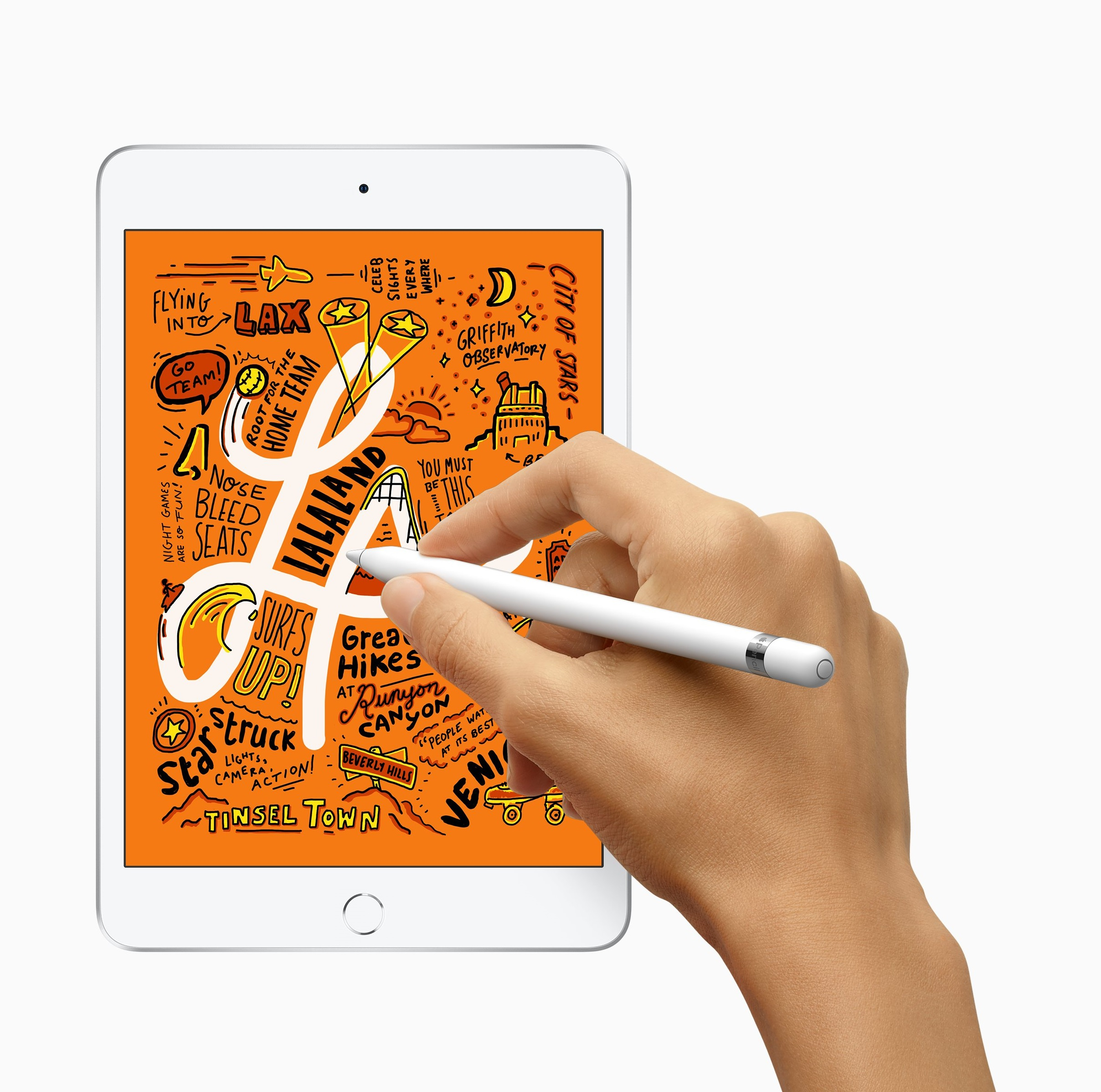 Main tenant un iPad avec une carte. La carte est une carte stylisée de LA. Crayon blanc.