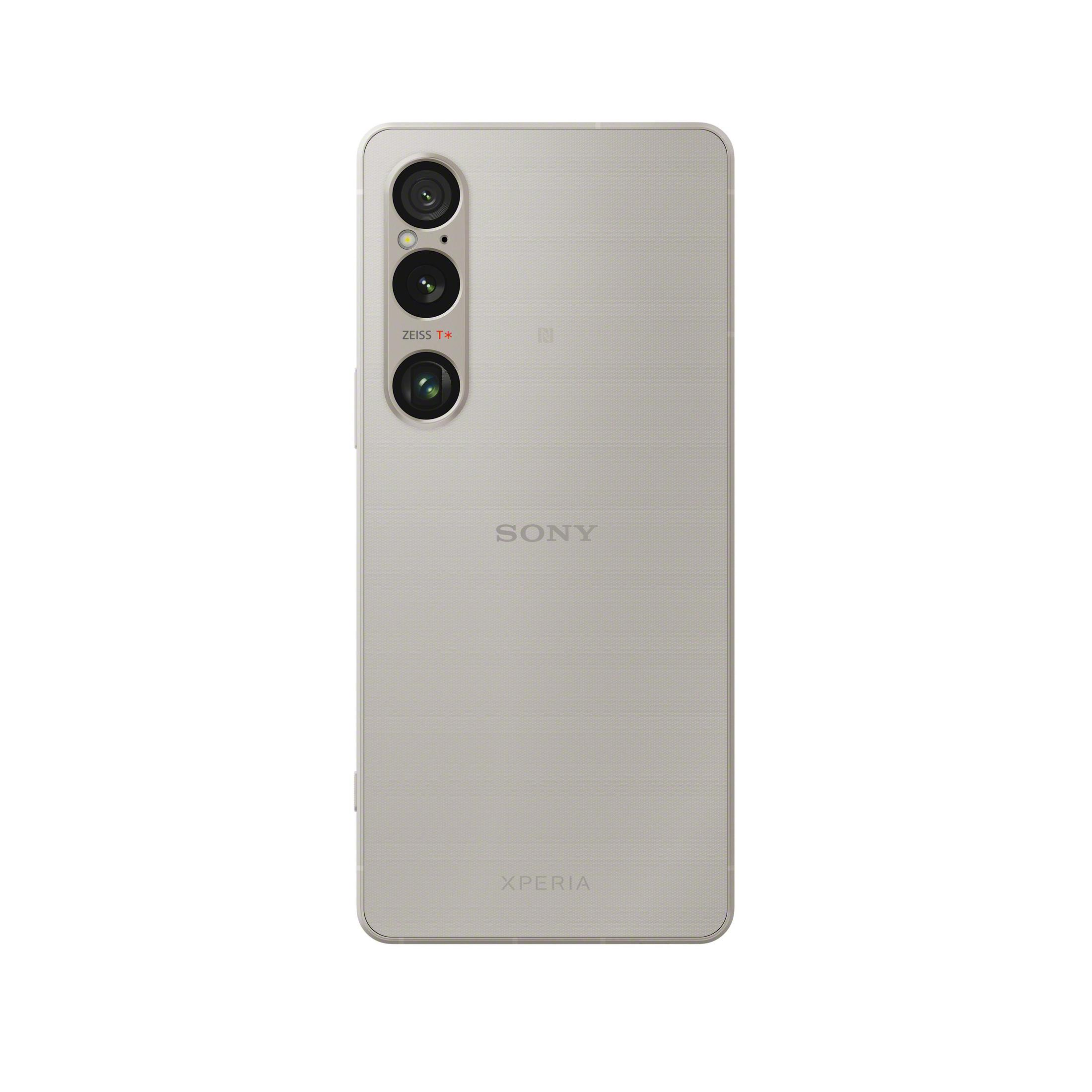 Rückansicht eines hellgrauen Sony Xperia-Telefons mit drei Kameras und den Logos von Sony und Xperia.