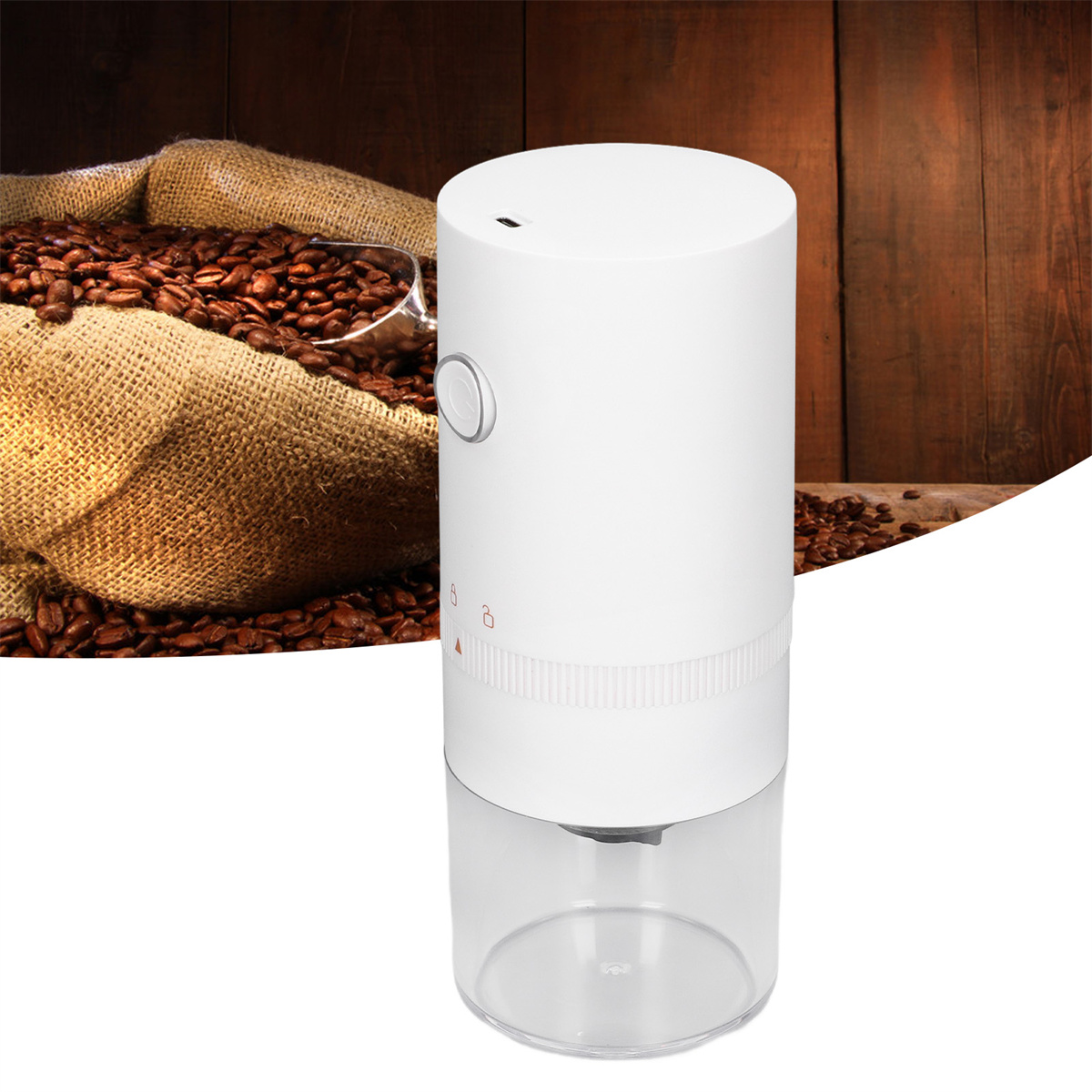Weißer elektrischer Kaffeemühlen, Kaffeebohnen im Hintergrund.