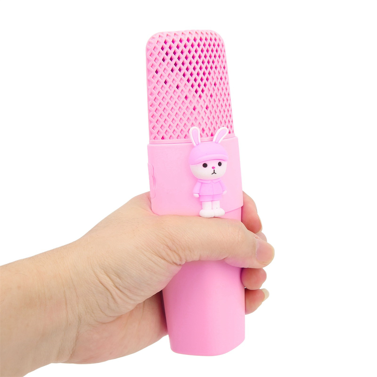 Ein rosa Mikrofon mit Hase wird von einer Hand gehalten.