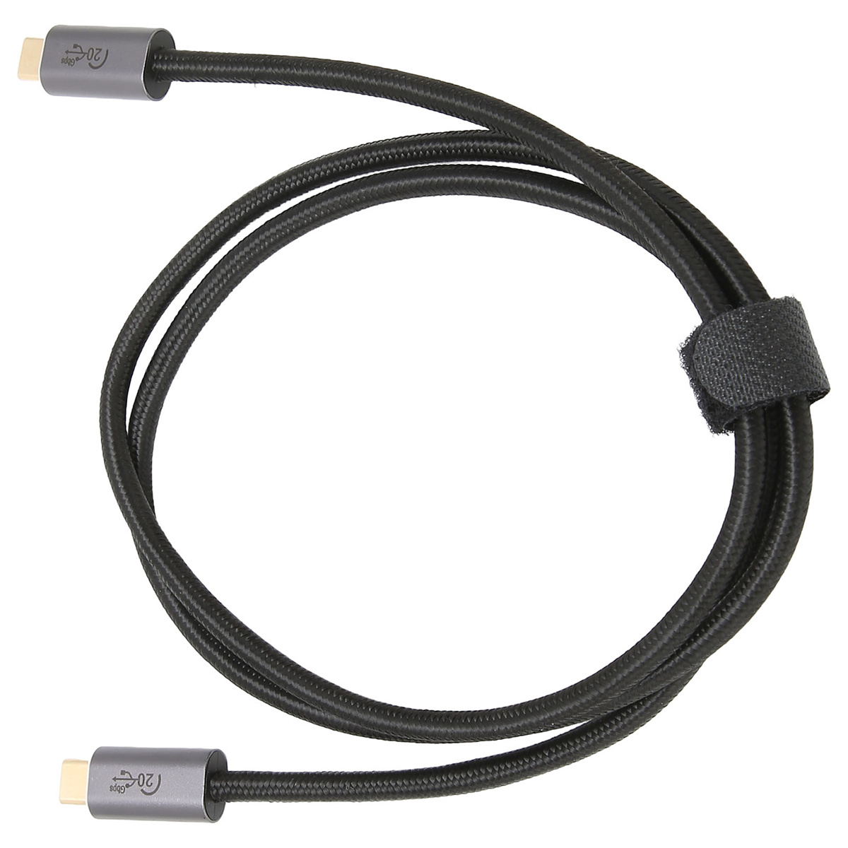 Ein schwarzes USB-C-Kabel, das sich aufrollt, mit grauen Steckern mit der Aufschrift '20Gbps'. Ein schwarzer Klettverschluss sichert es.