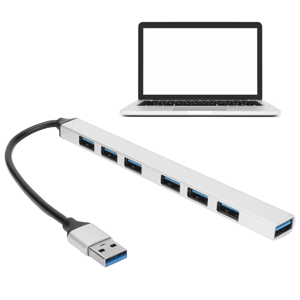 Ein silberner USB-Hub, der mit einem schwarzen Kabel und einem Laptop auf weißem Hintergrund verbunden ist.