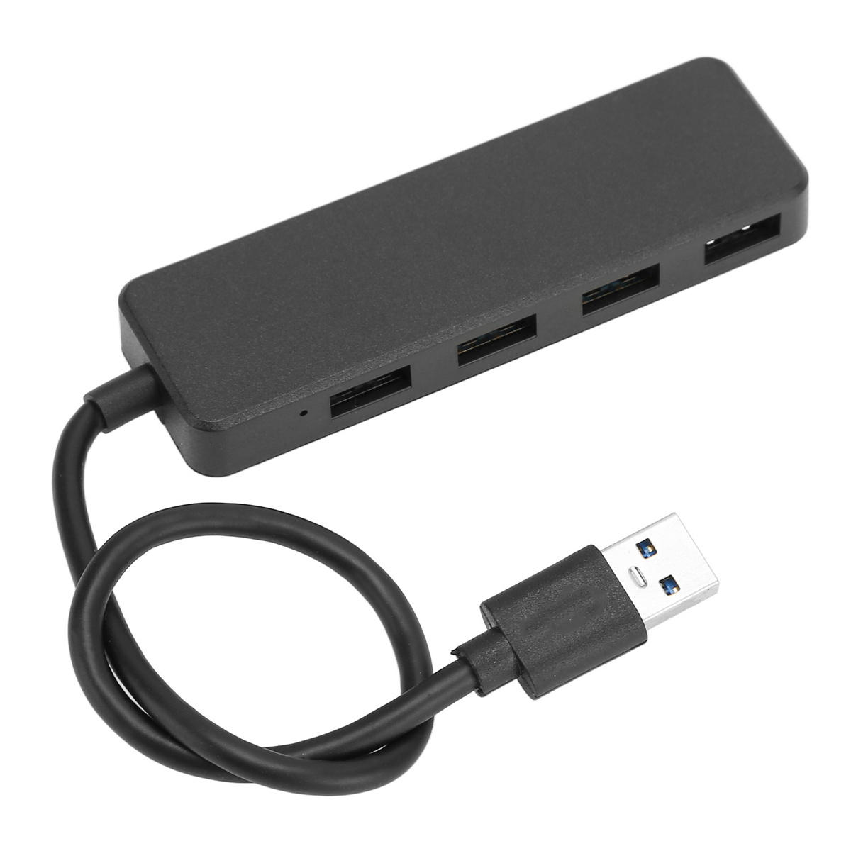 Schwarzer USB-Hub mit Kabel auf weißem Hintergrund.