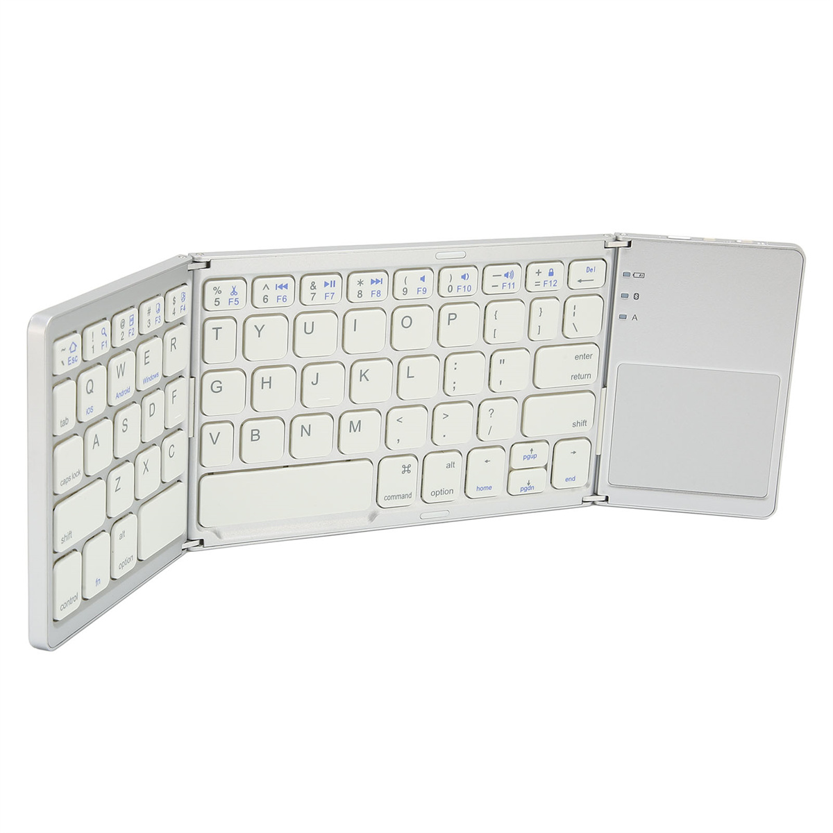 Silberne, faltbare Tastatur mit Touchpad. Geöffnet, mit Tasten. Weißer Hintergrund.