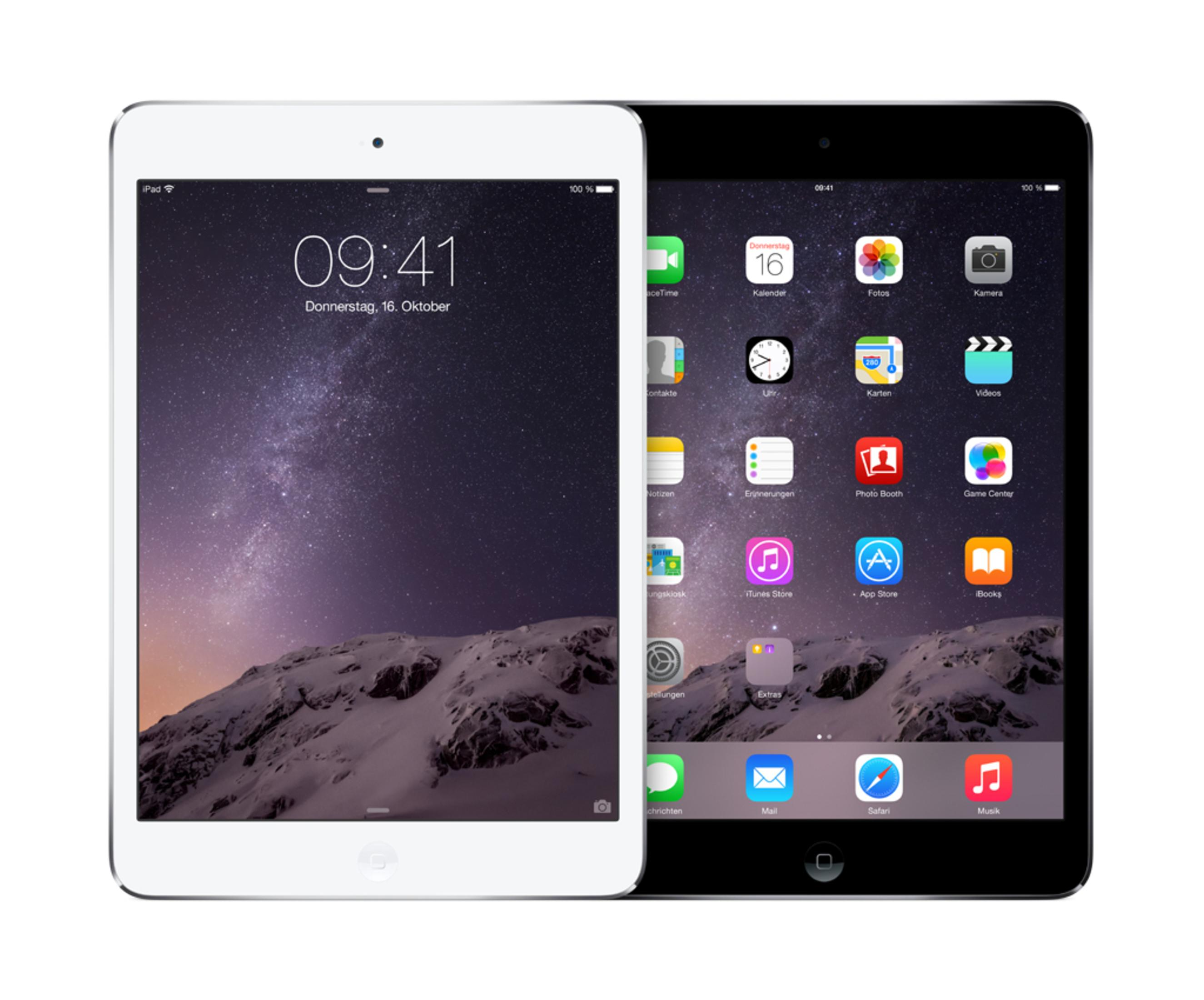 Zwei iPads nebeneinander, eines weiß, eines schwarz, beide mit demselben Homescreen, der Zeit und Datum anzeigt.
