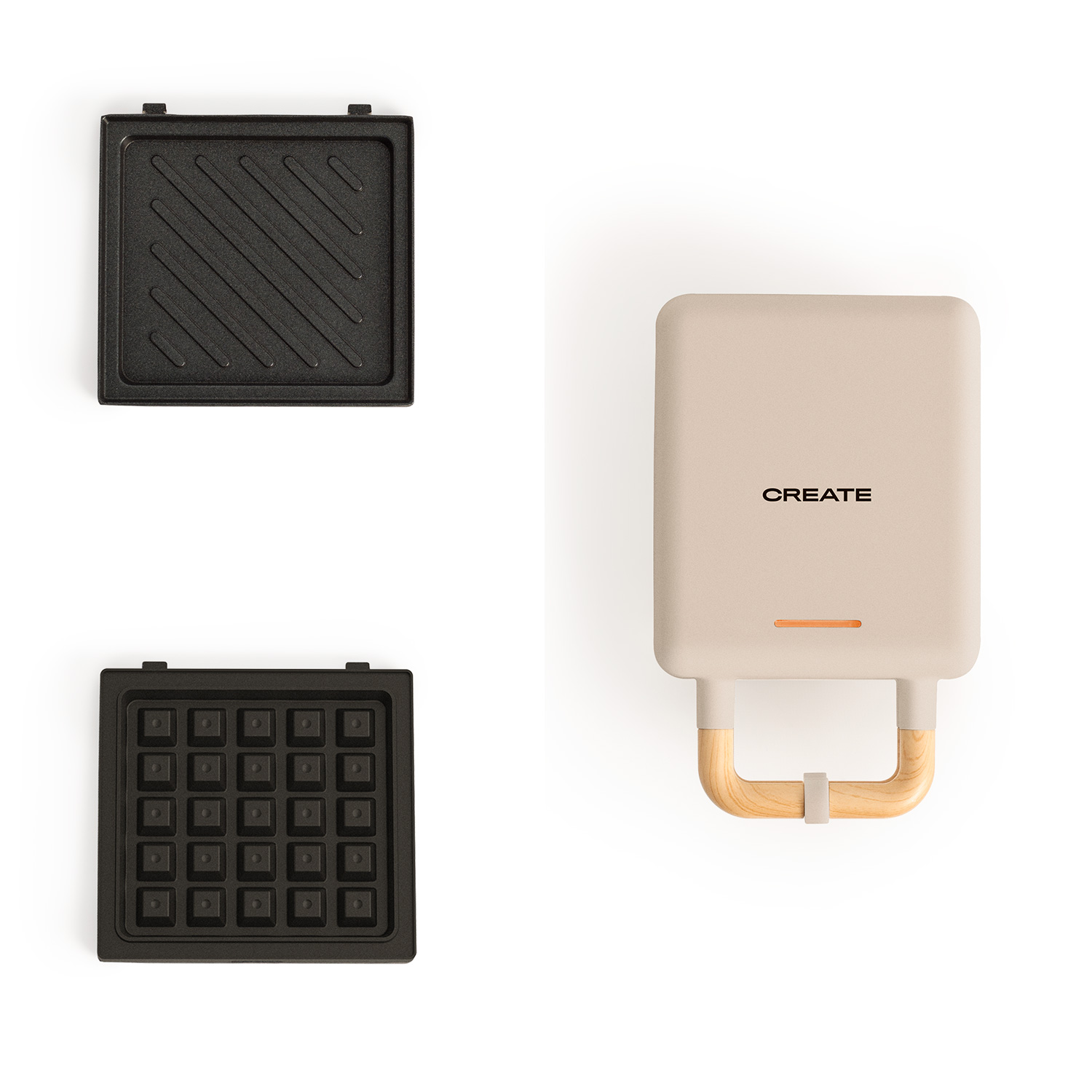 Waffle maker beige con mango de madera, dos placas y la palabra CREATE al frente.