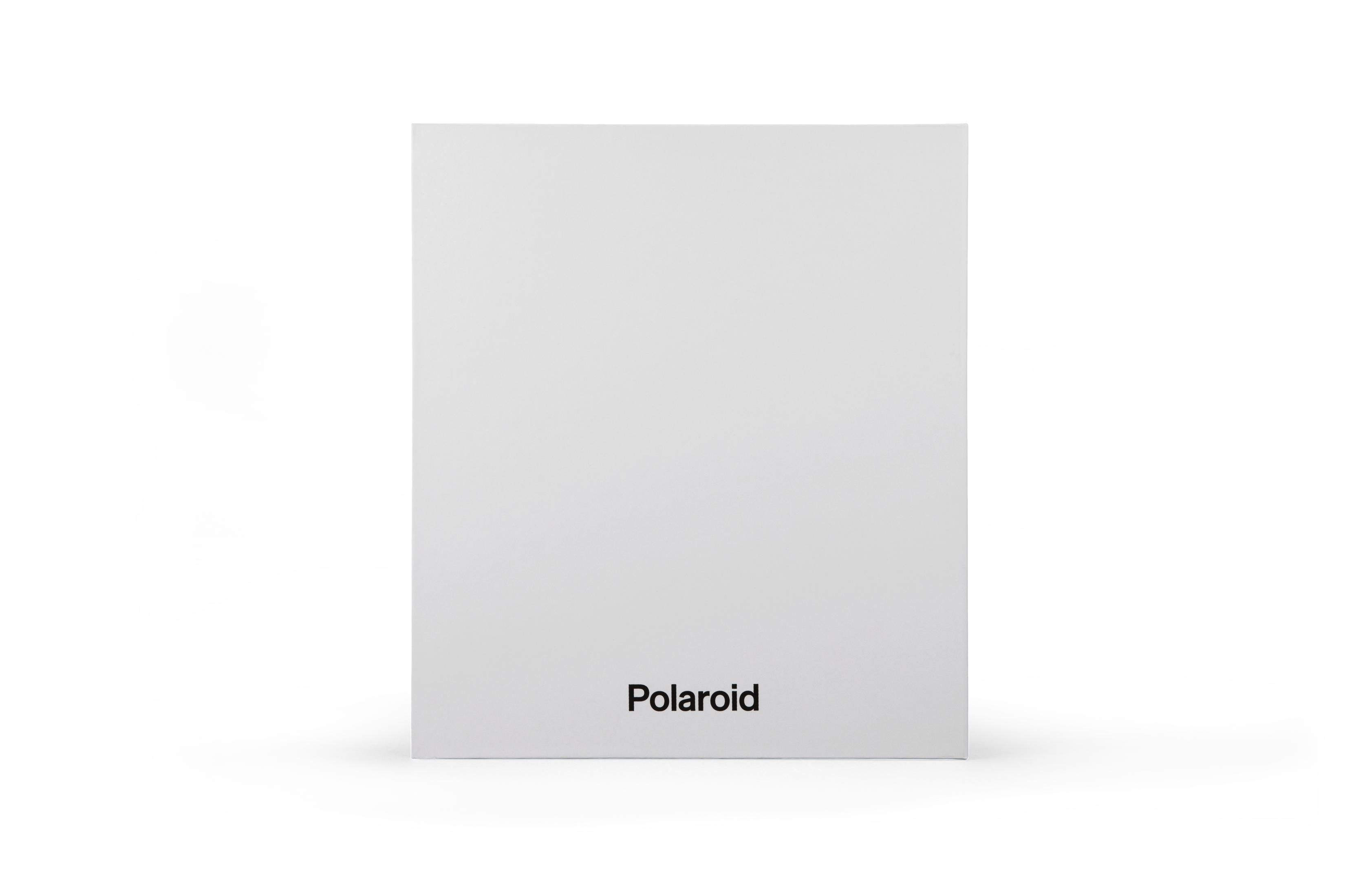 Weißes Polaroid Fotopapier, mit 'Polaroid' am unteren Rand.