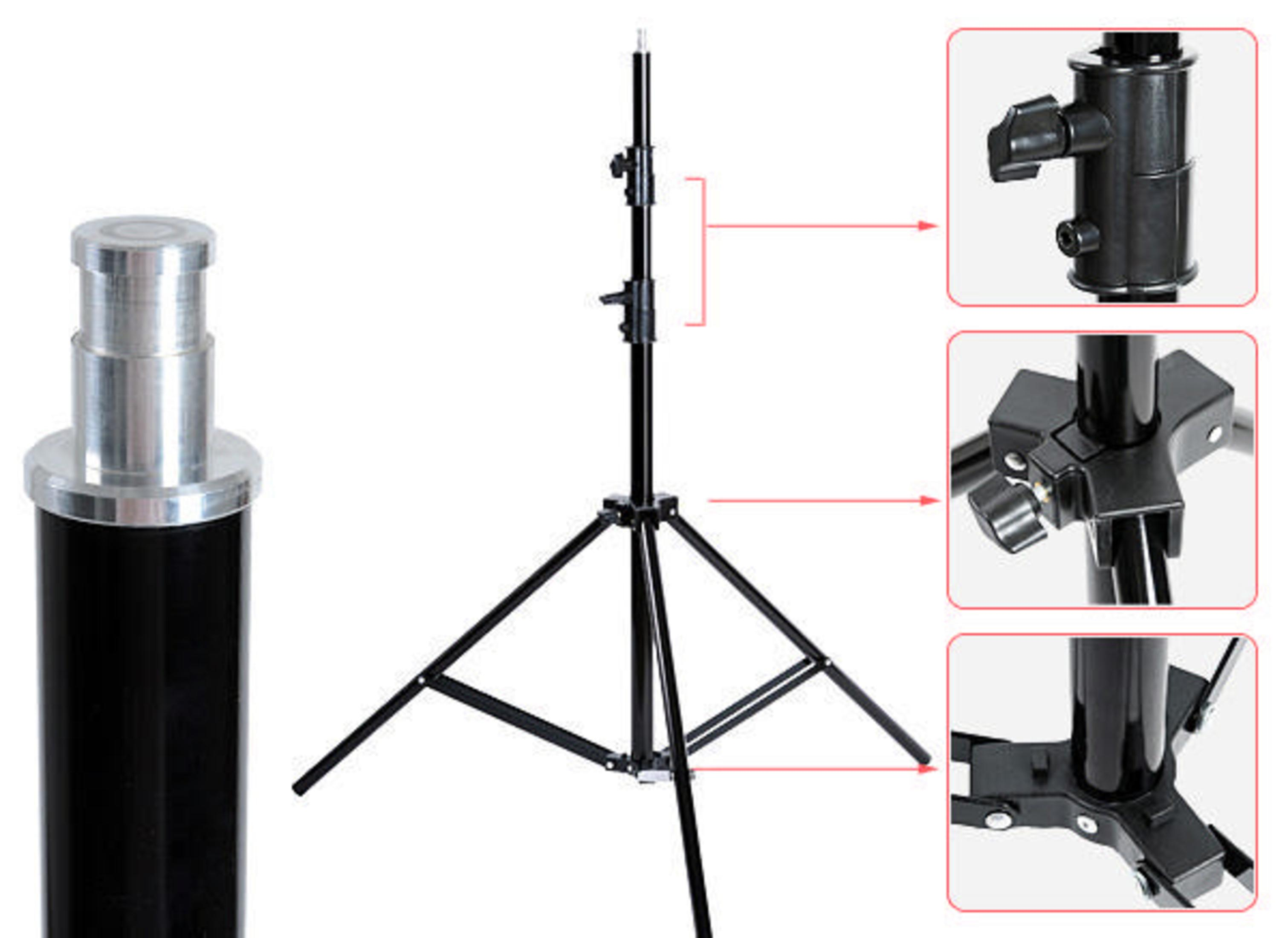 Treppiede per fotocamera nero con dettagli delle manopole di regolazione e della base. Sfondo bianco.