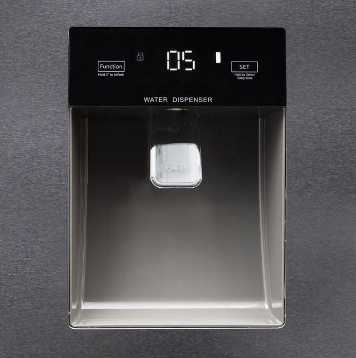 Dispensador de agua con pantalla digital, cuerpo gris y botón para dispensar agua.