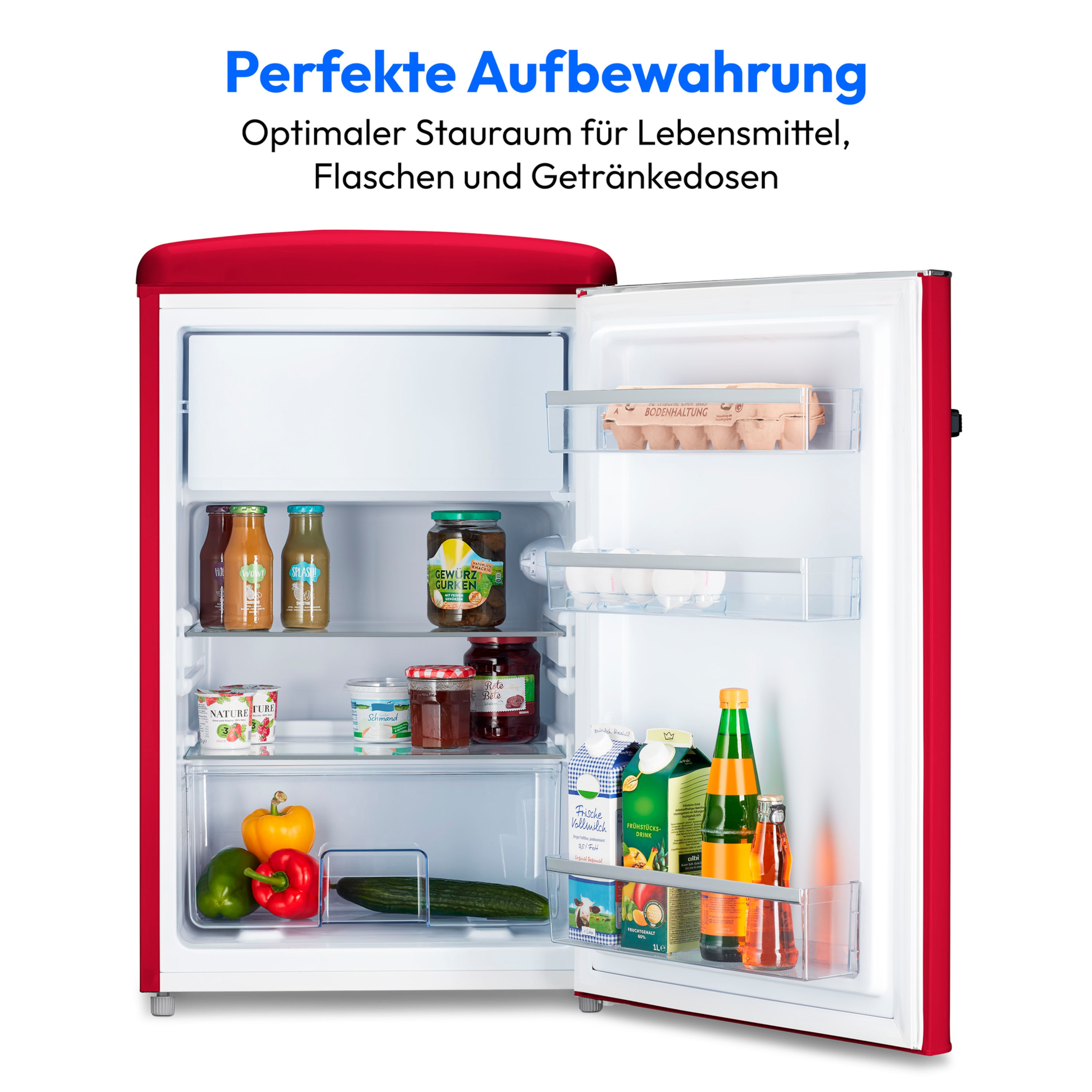 Roter Kühlschrank mit offener Tür, Lebensmittel sichtbar. Weißer Hintergrund.