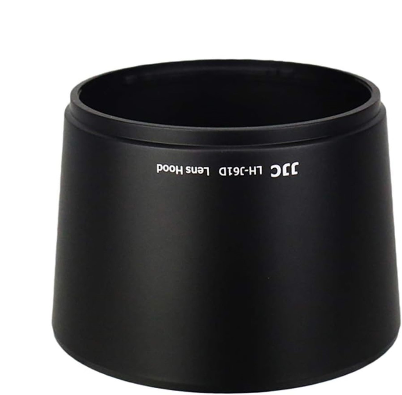 Eine schwarze Objektivsonnenblende. Der Text JJC LH-J61D Lens Hood ist in Weiß darauf geschrieben.