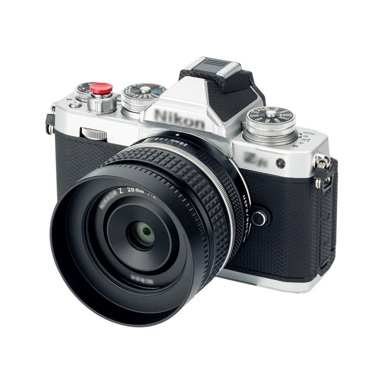 Eine silberne und schwarze Nikon Z Kamera mit einem schwarzen Objektiv, auf weißem Hintergrund.