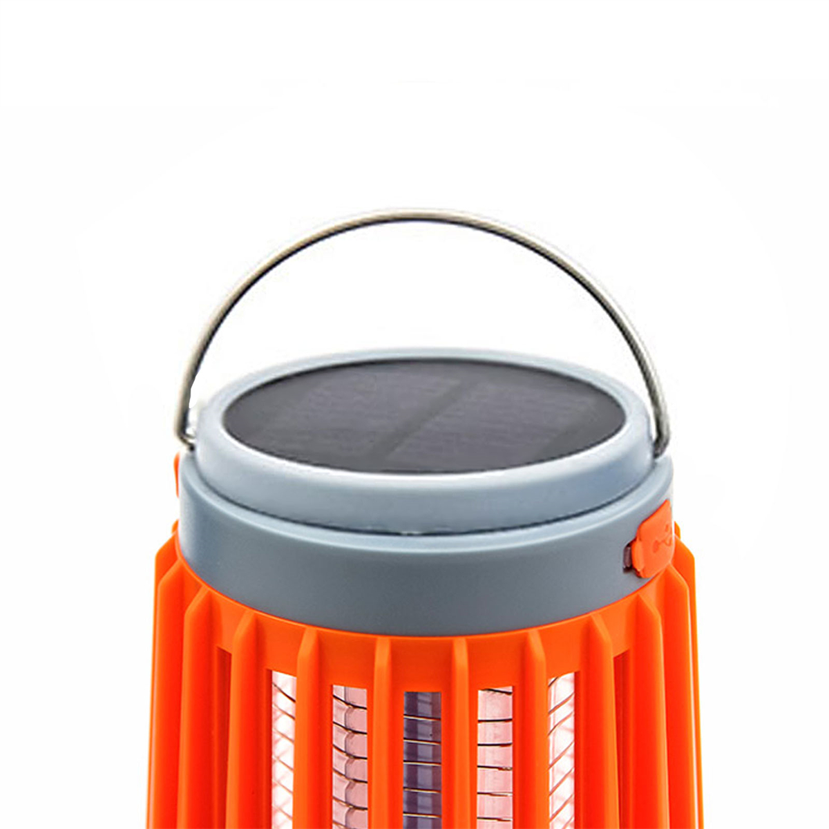Nahaufnahme einer orangefarbenen und grauen zylindrischen Insektenvernichter-Lampe mit Griff.