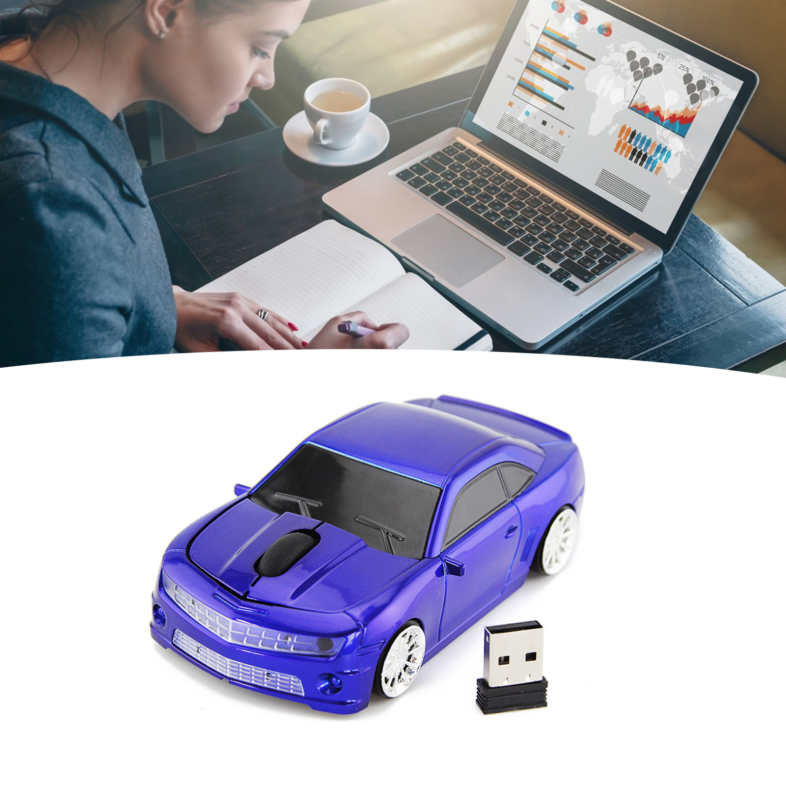Eine Frau arbeitet am Laptop mit einer Tasse Kaffee, neben einer Computermaus in Form eines Autos.
