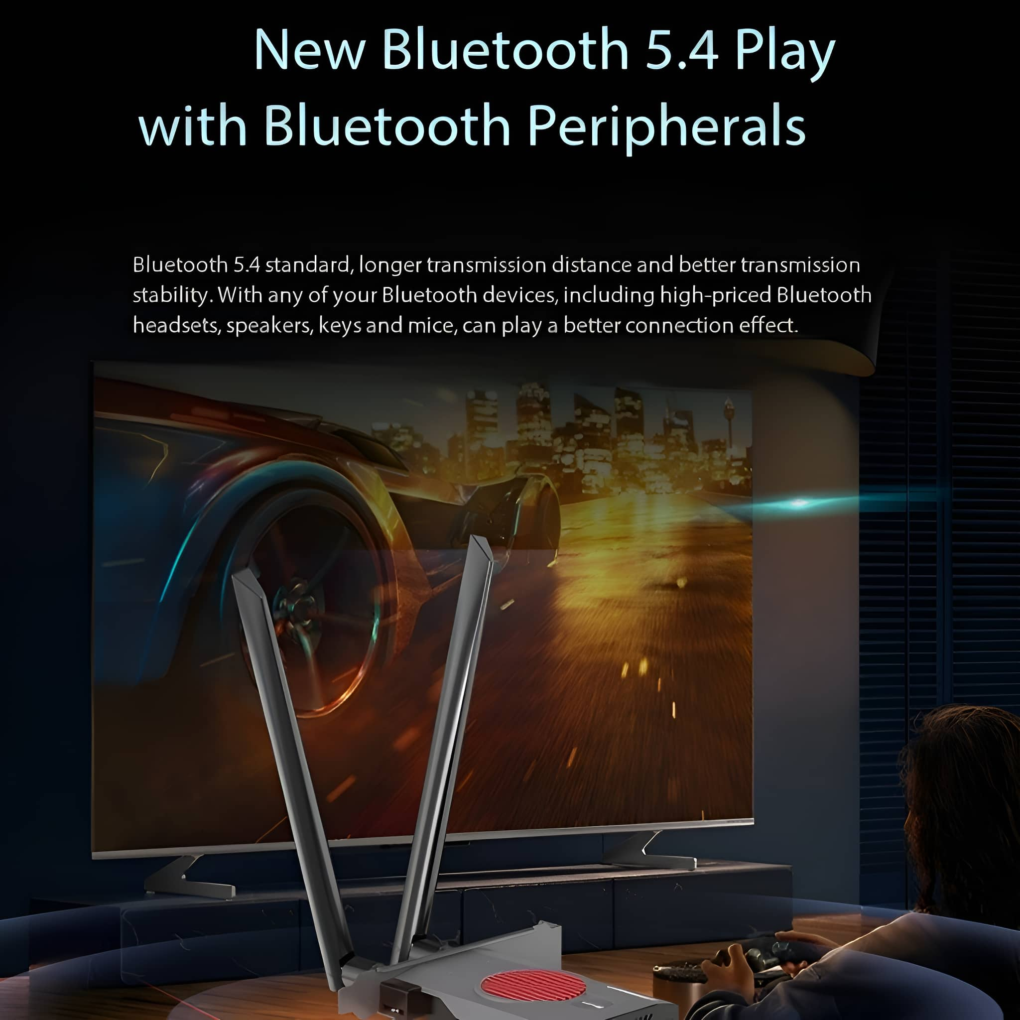 Bild wirbt für Bluetooth 5.4 mit einem Fernseher, der ein Autorennen zeigt.