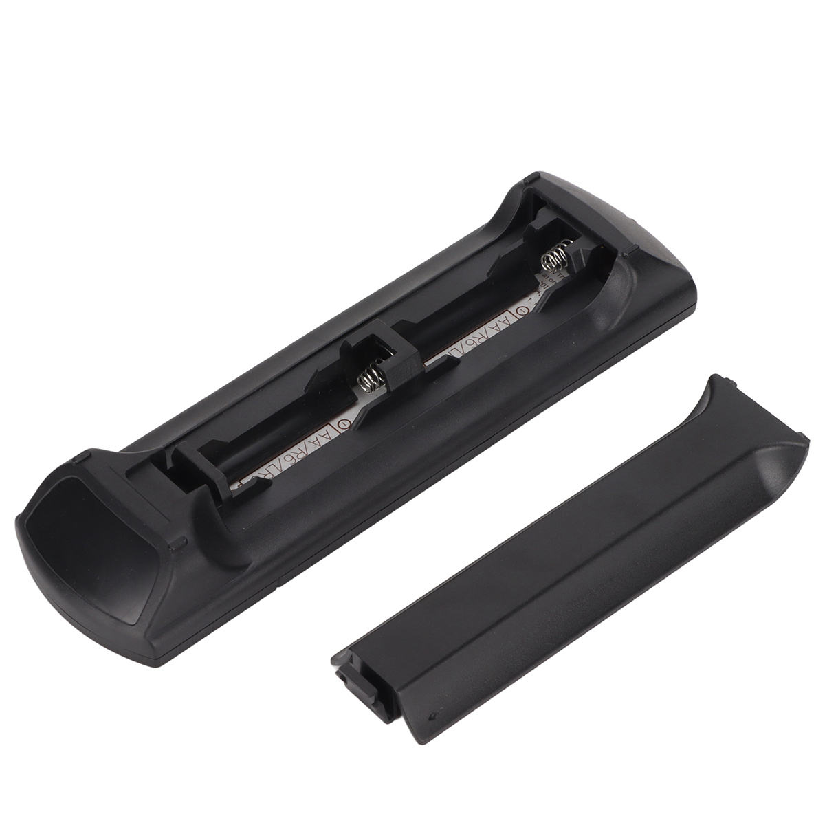 Schwarze Fernbedienung geöffnet, Batteriefach sichtbar.