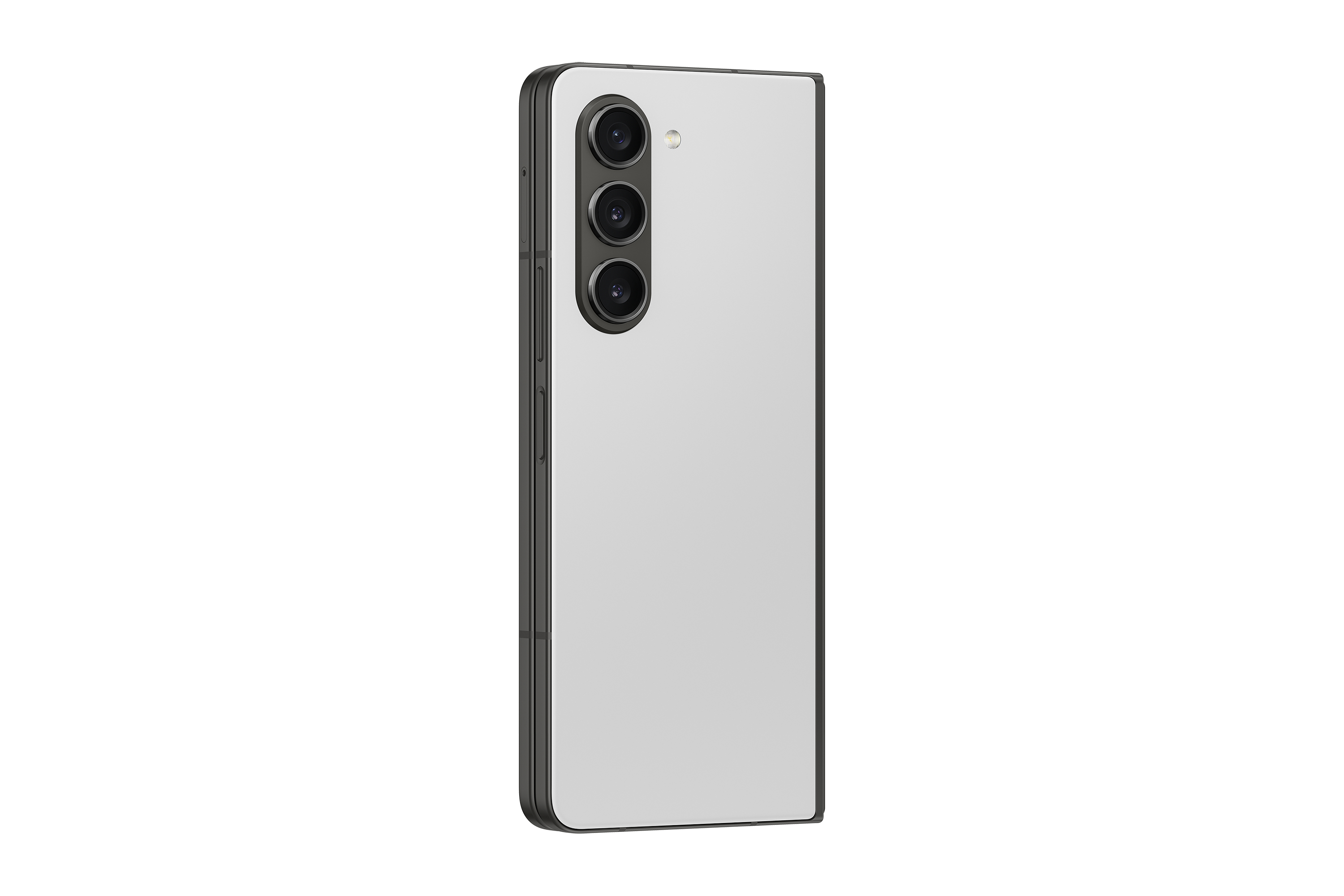 Ein gefaltetes, graues Smartphone mit drei Rückkameras. Weißer Hintergrund. Angesicht.