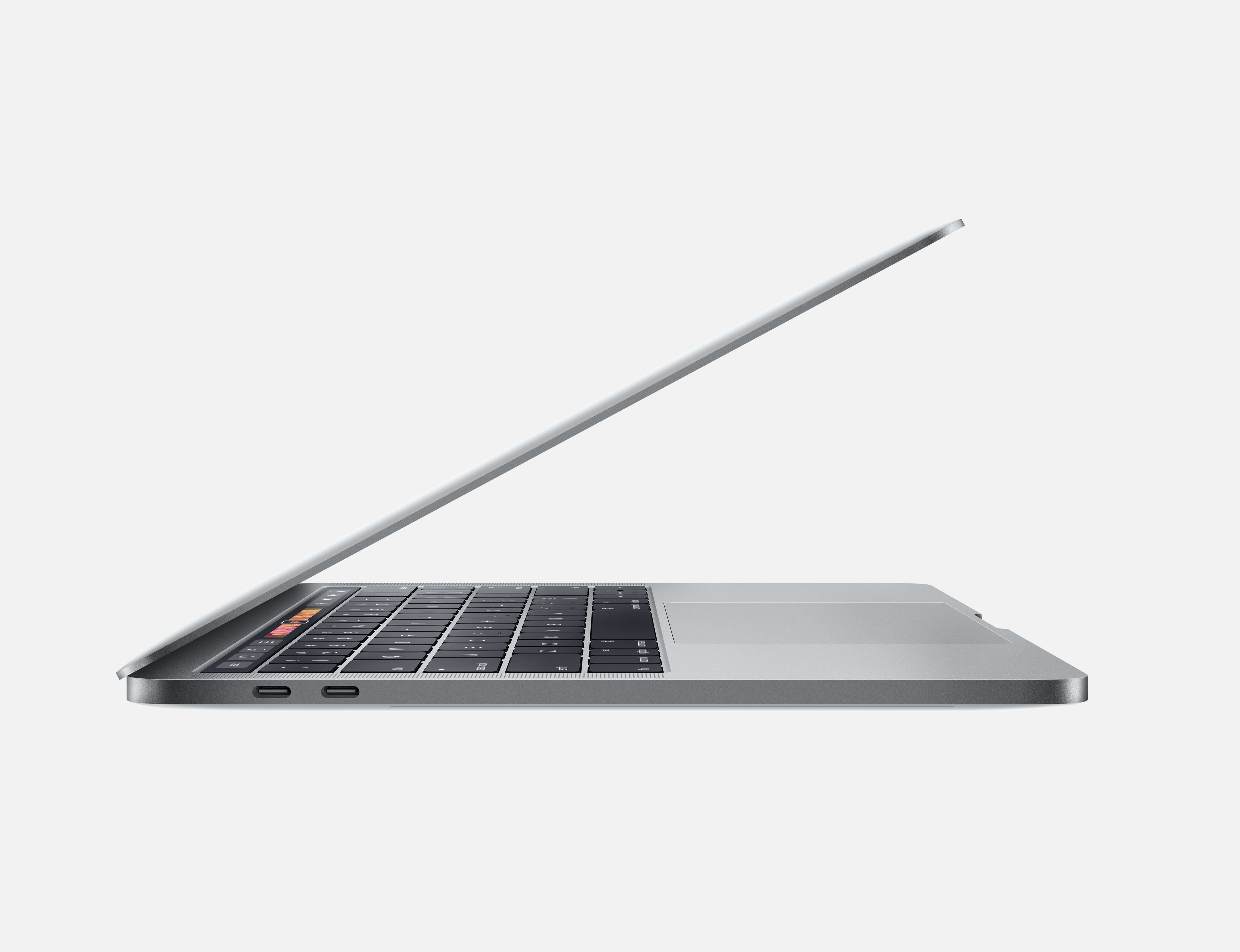 Ein silberner Laptop, der in einem Winkel geöffnet ist. Die Tastatur ist sichtbar, und der Bildschirm ist leer.