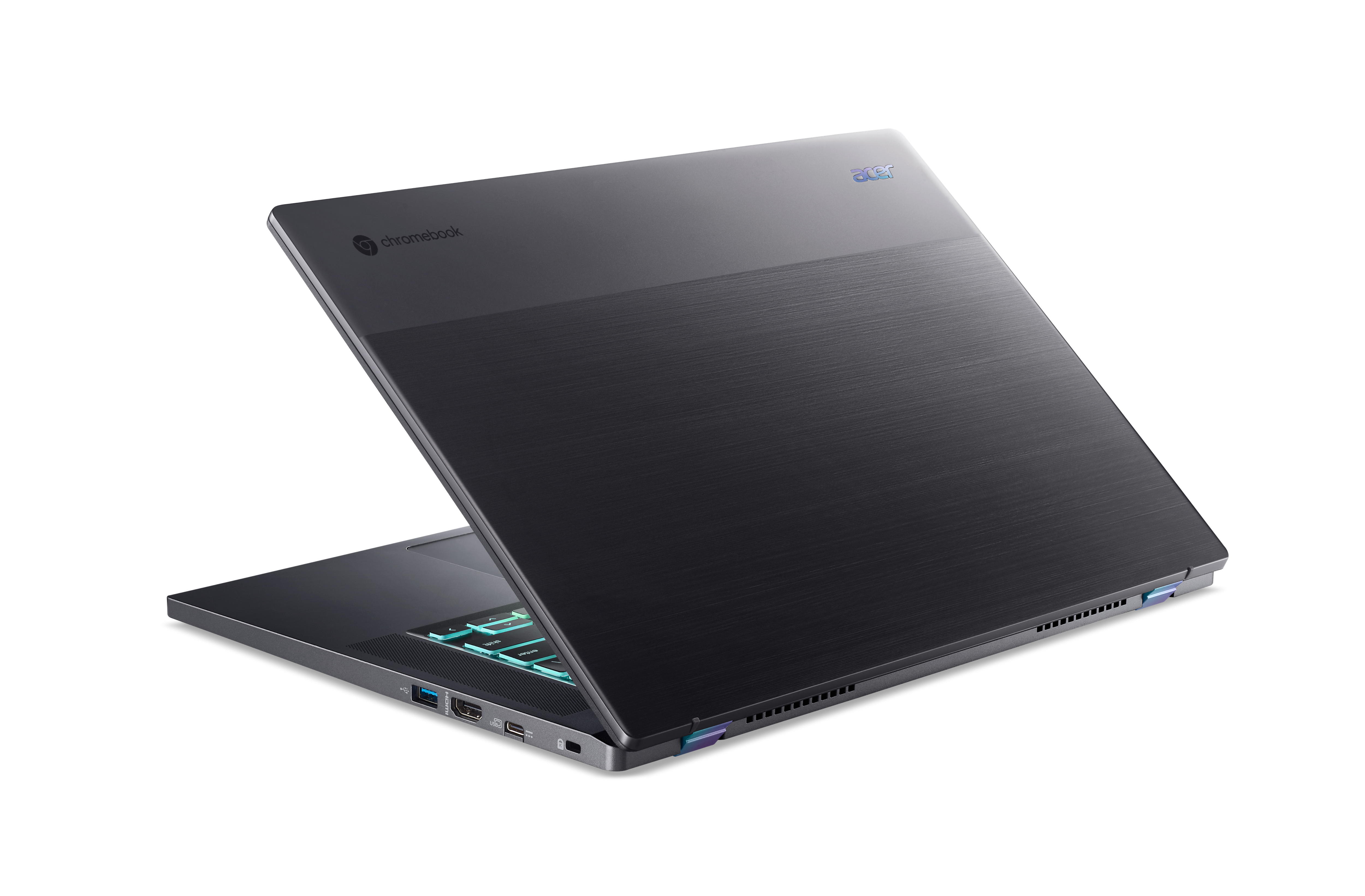 Schwarzer Laptop mit geöffneter Rückseite. Tastatur und Anschlüsse sind sichtbar. Isoliert auf Weiß.